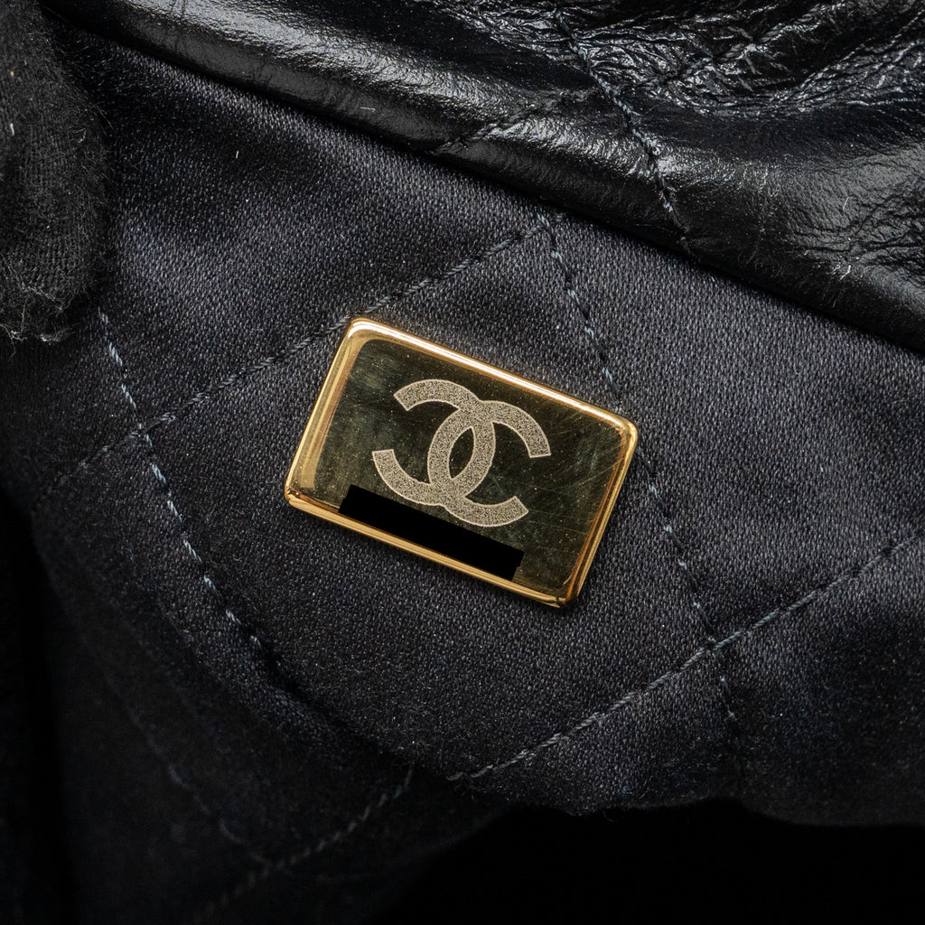 chanel-medium-22-bag-calfskin-black-ghw-microchip