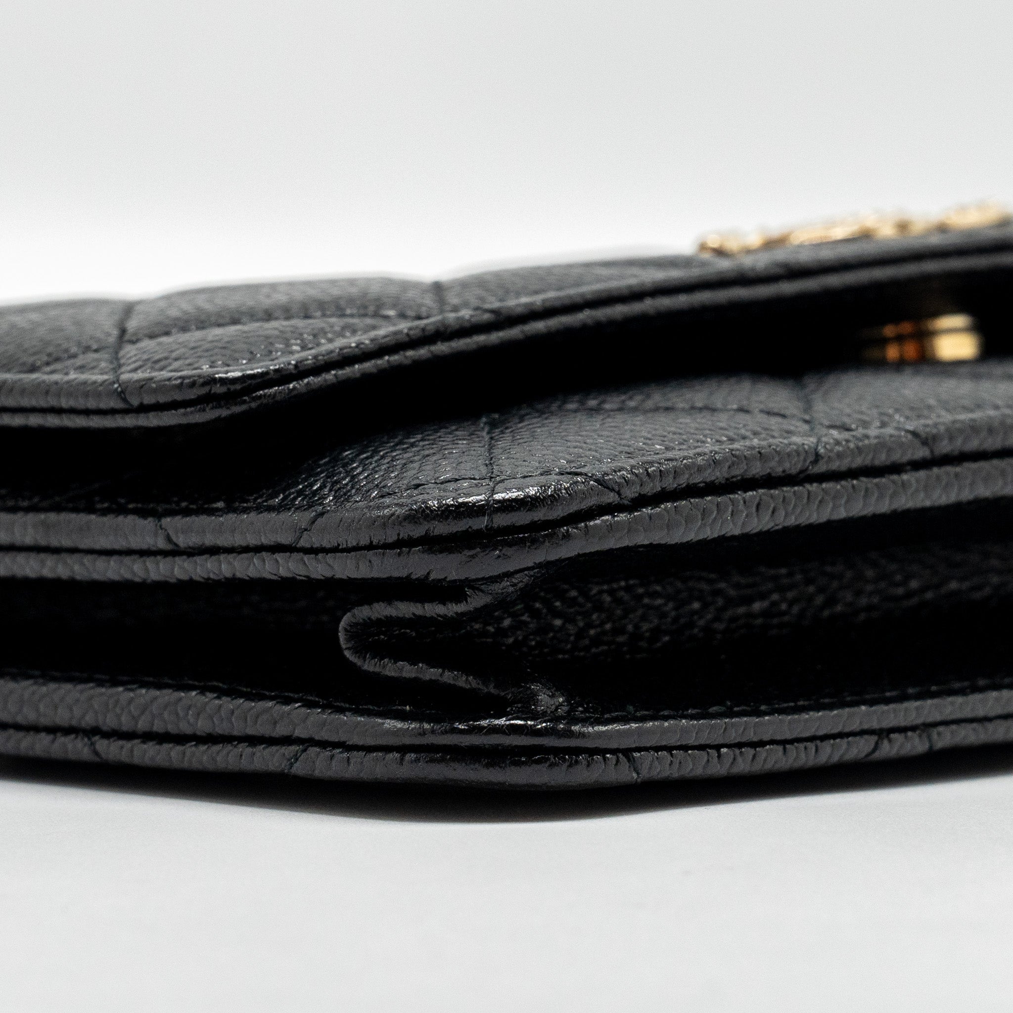 chanel-detailed-cc-logo-wallet-on-chain-caviar-black-ghw-microchip