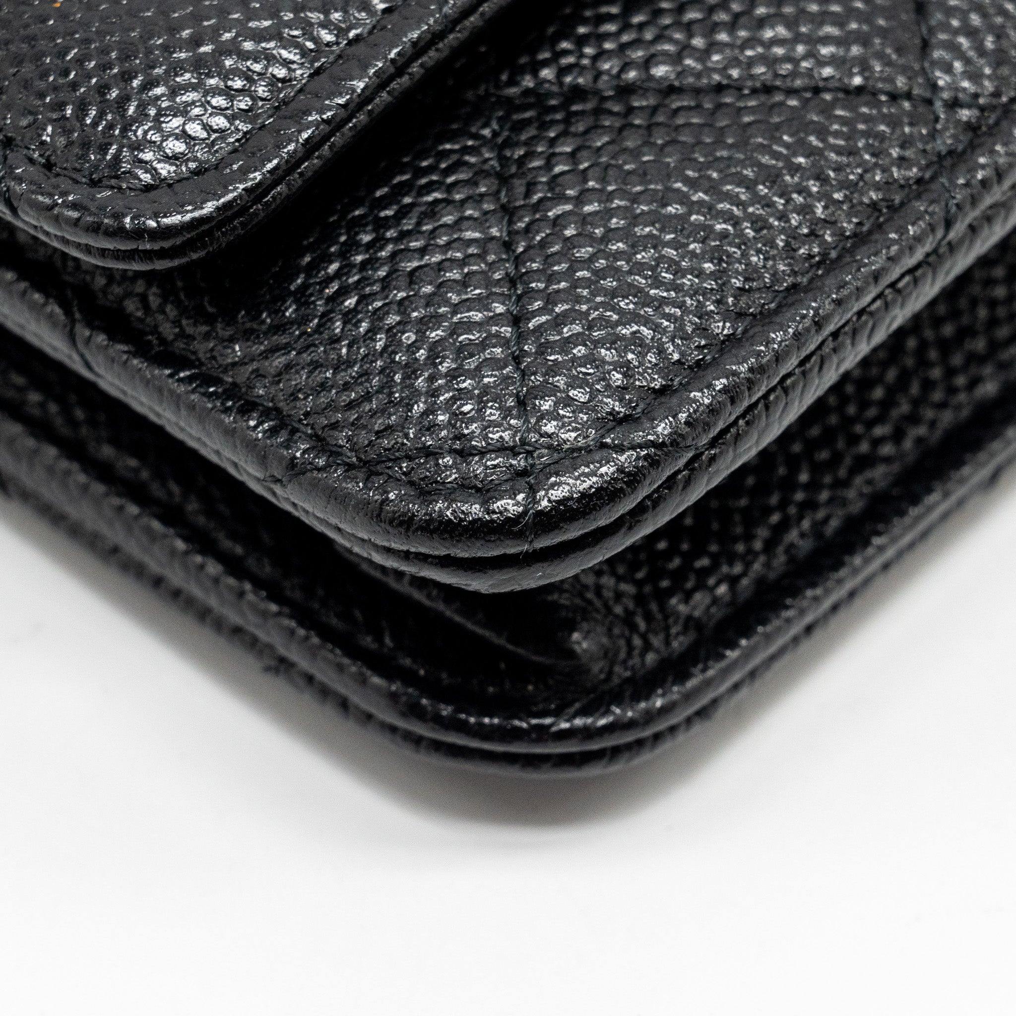 chanel-detailed-cc-logo-wallet-on-chain-caviar-black-ghw-microchip