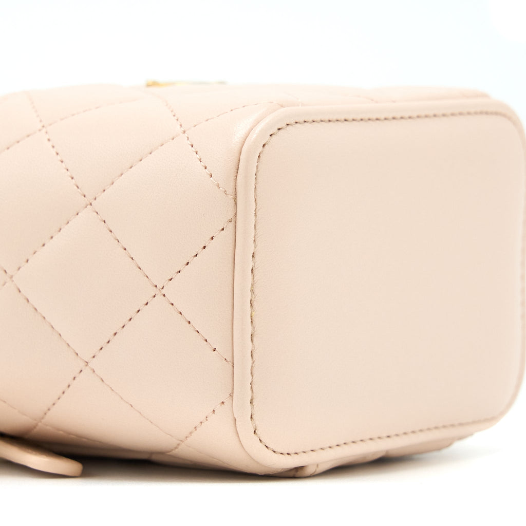 chanel-pearl-crush-mini-vanity-with-chain-lambskin-light-pink-ghw