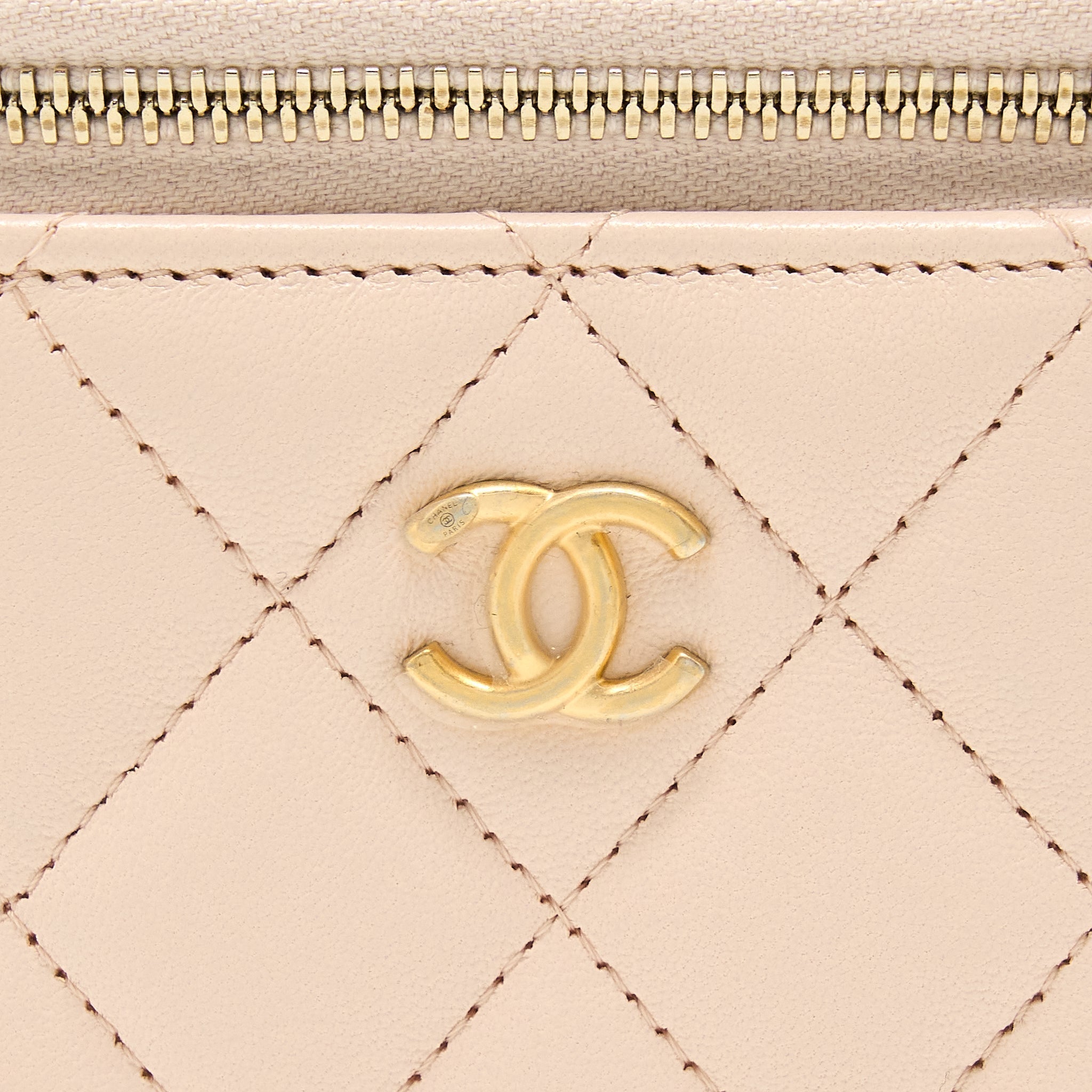 chanel-pearl-crush-mini-vanity-with-chain-lambskin-light-pink-ghw