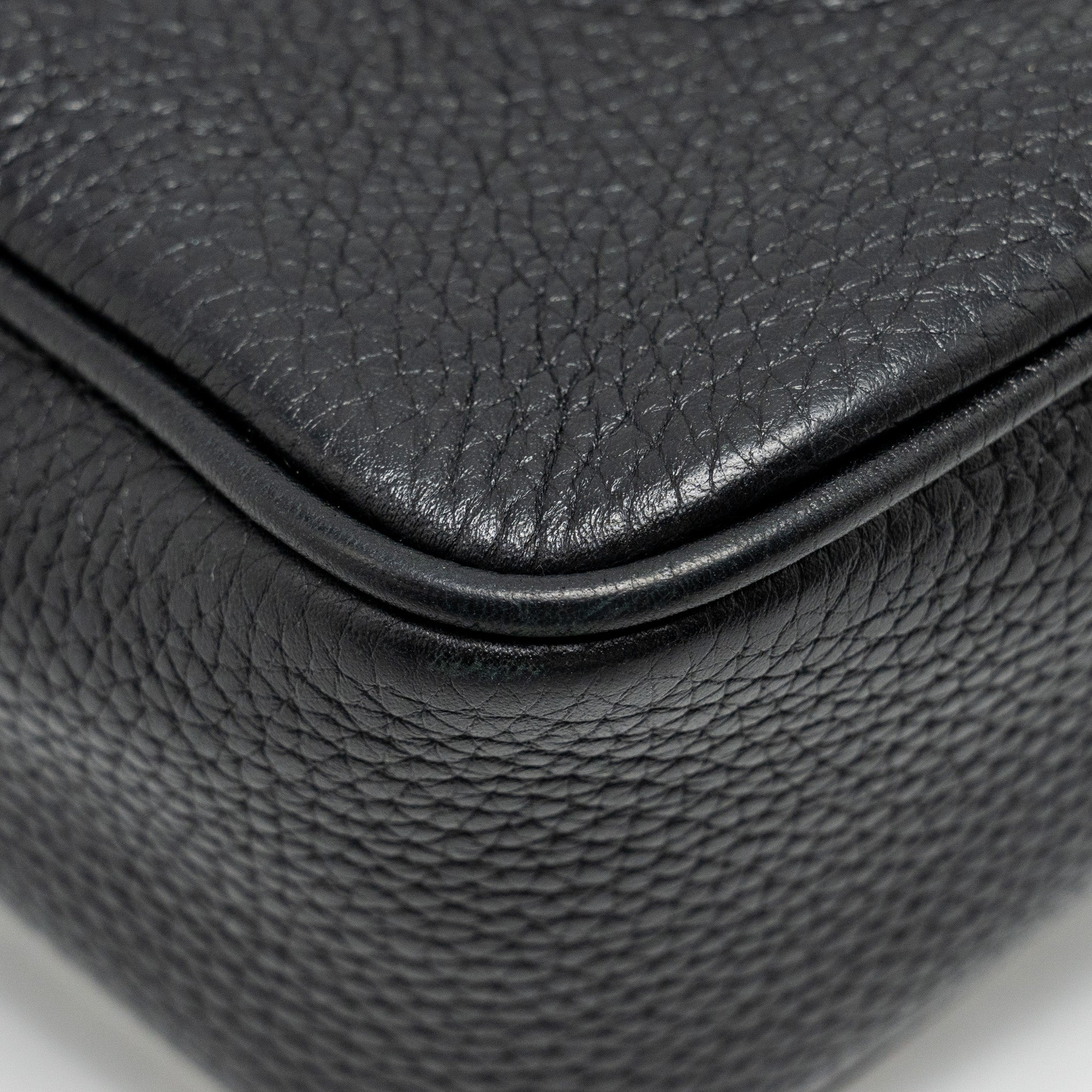 gucci-blondie-mini-shoulder-bag-calfskin-black-lghw