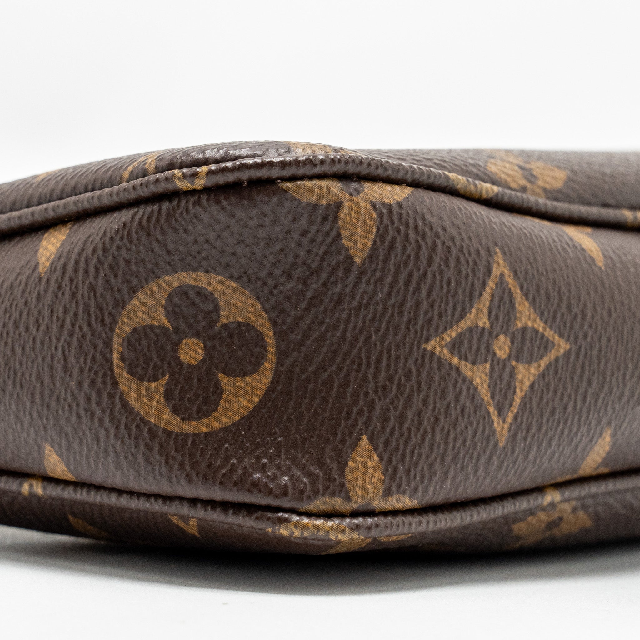 louis-vuitton-pochette-accessories-monogram-canvas-ghw-6
