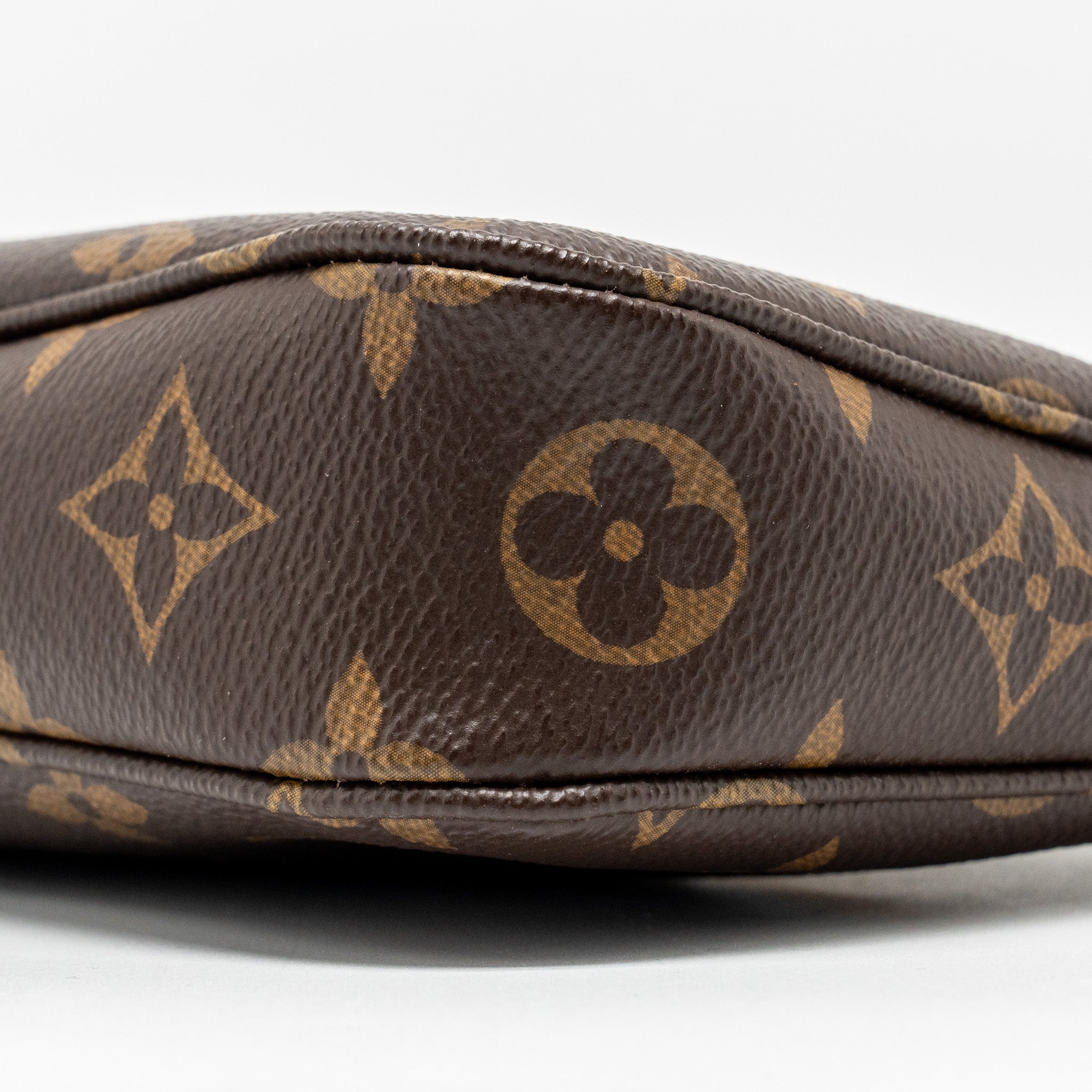 louis-vuitton-pochette-accessories-monogram-canvas-ghw-6