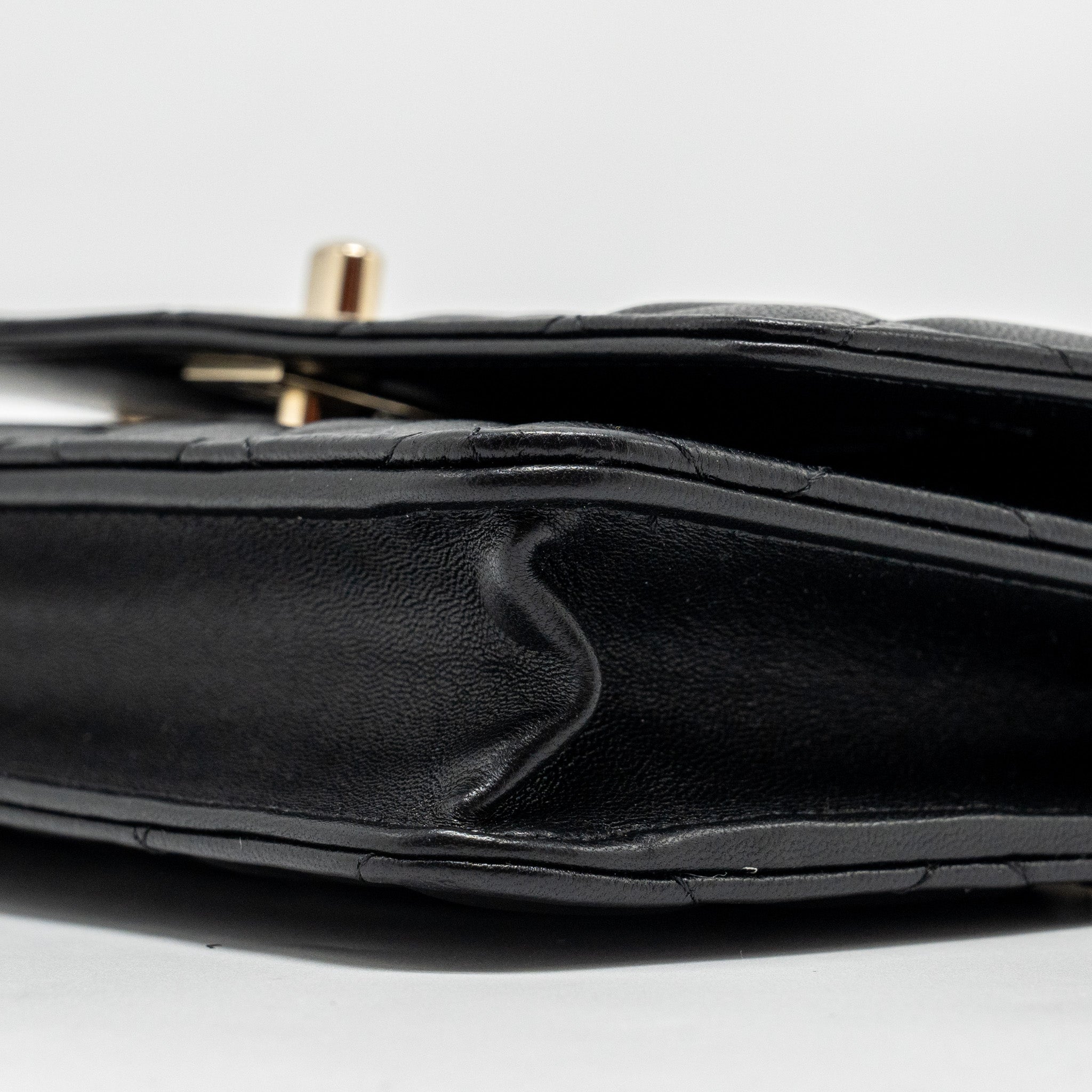 chanel-pearl-detailed-top-handel-wallet-on-chain-lambskin-black-lghw-microchip
