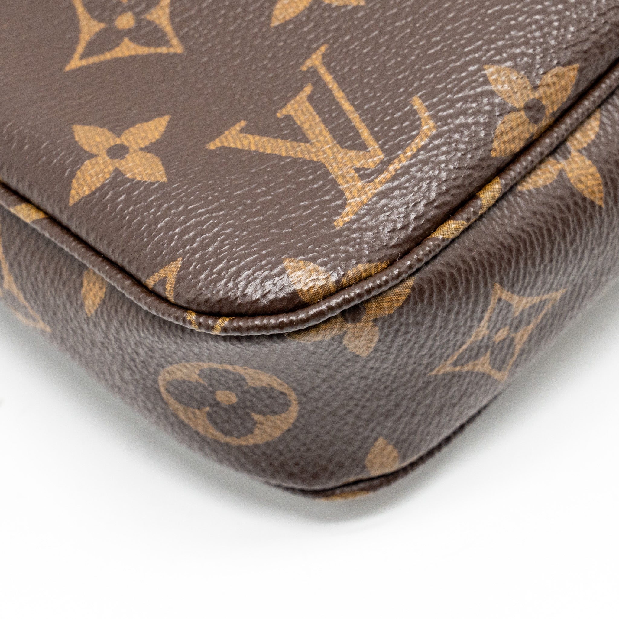 louis-vuitton-pochette-accessories-monogram-canvas-ghw-6