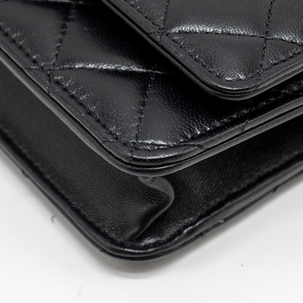 chanel-pearl-detailed-top-handel-wallet-on-chain-lambskin-black-lghw-microchip
