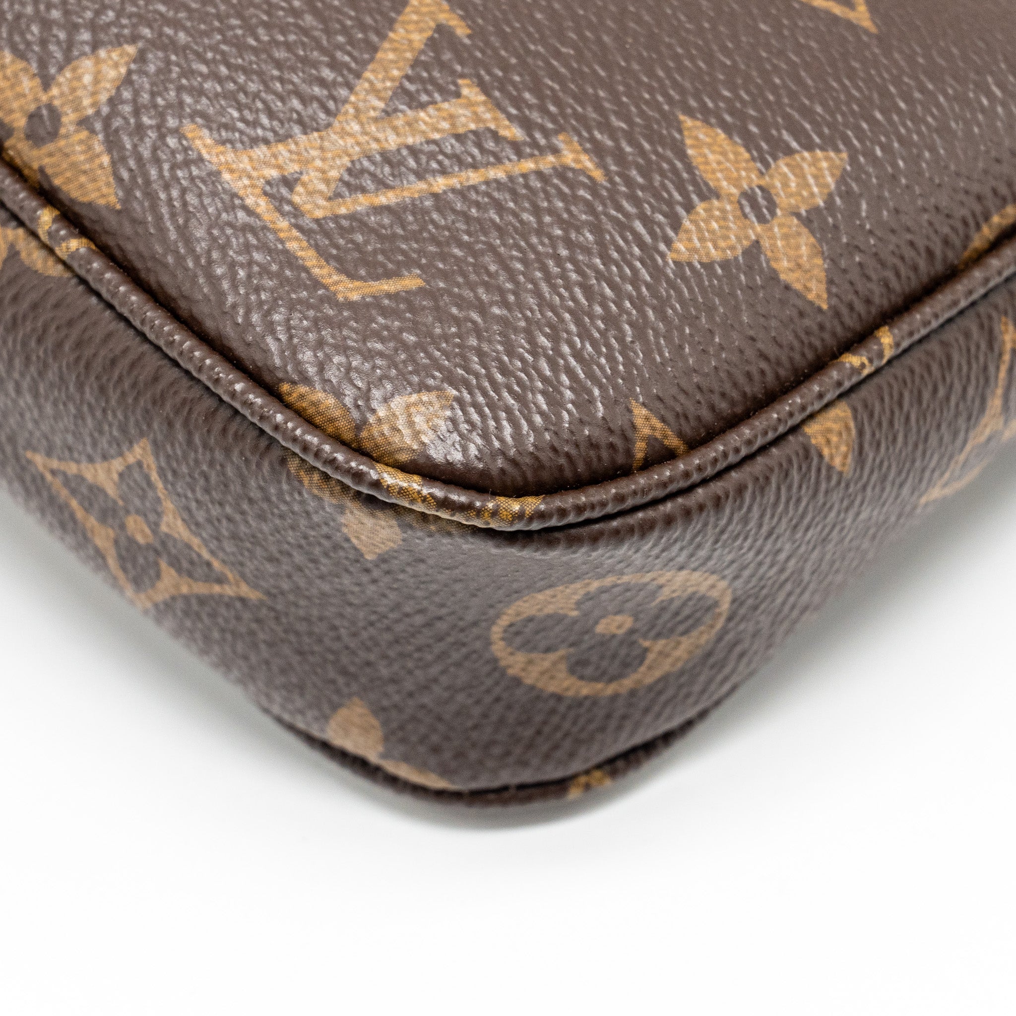 louis-vuitton-pochette-accessories-monogram-canvas-ghw-6