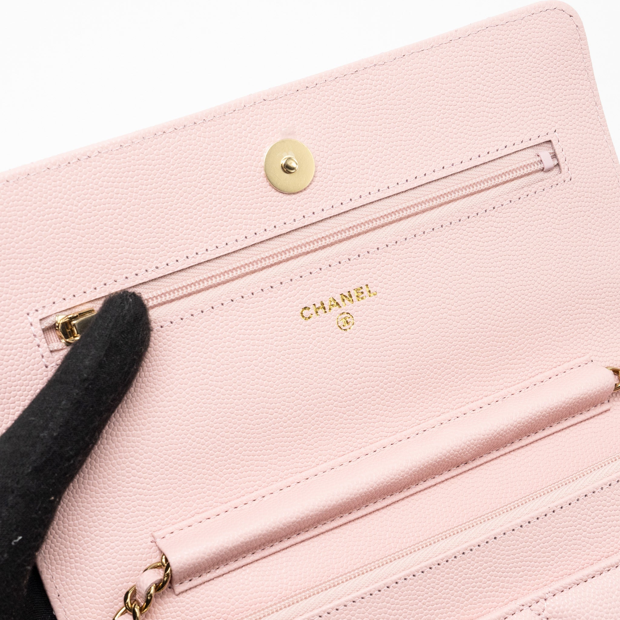 chanel-classic-wallet-on-chain-caviar-light-pink-lghwmicrochip