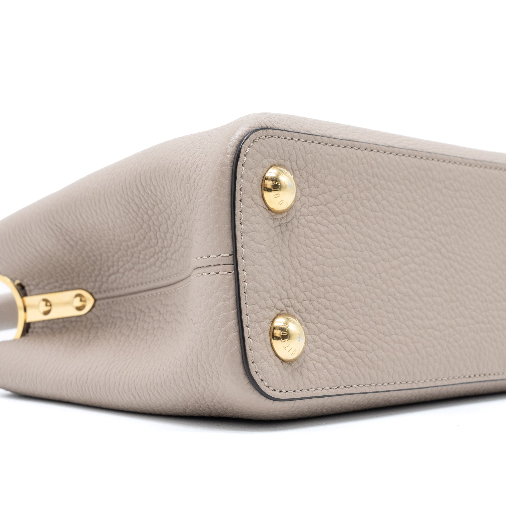 louis-vuitton-capucines-bb-taurillon-galet-ghw-1