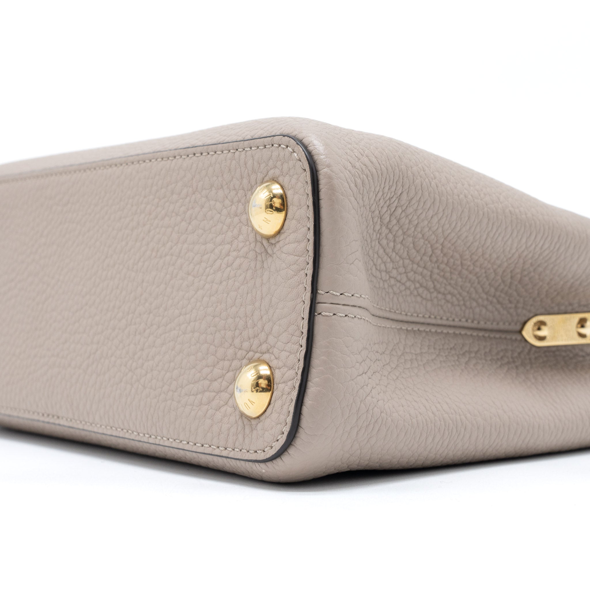 louis-vuitton-capucines-bb-taurillon-galet-ghw-1