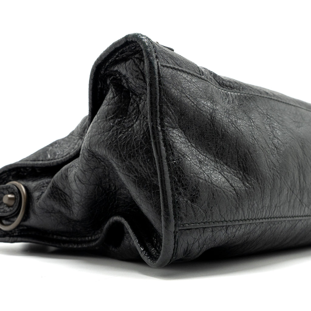balenciaga-classic-city-bag-leather-black-ruthenium-gold-hardware
