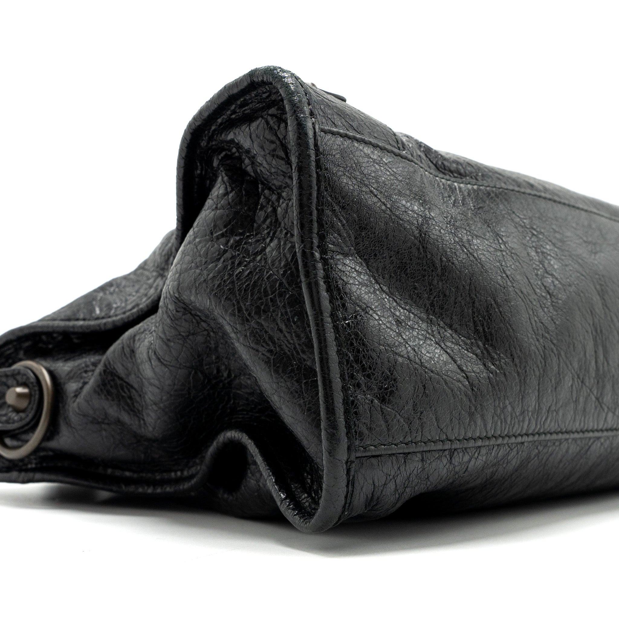 balenciaga-classic-city-bag-leather-black-ruthenium-gold-hardware