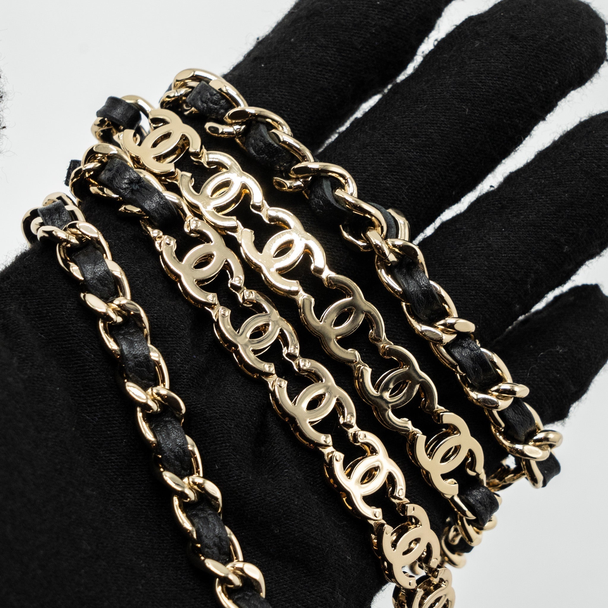 chanel-vanity-case-with-detailed-chain-caviar-black-lghw