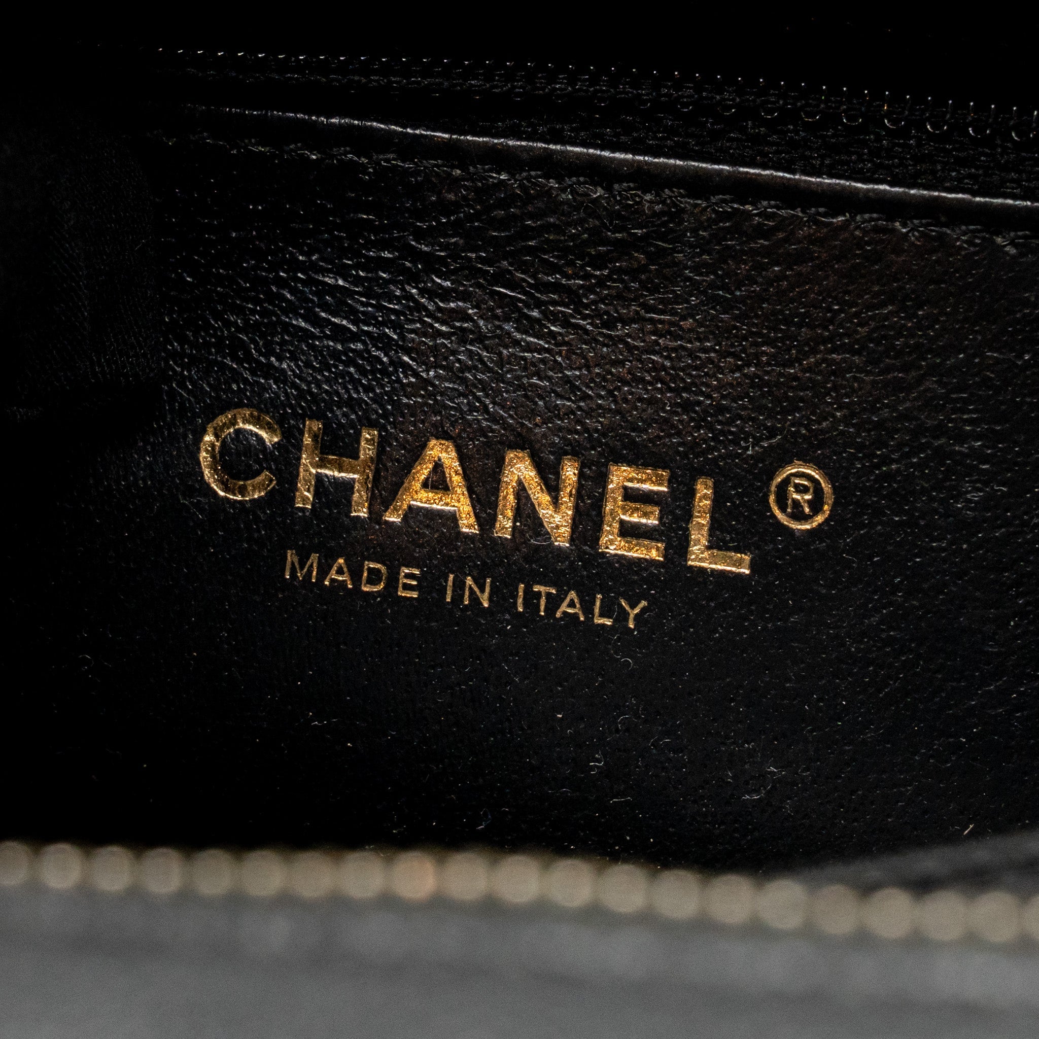 chanel-cc-filigree-vanity-caviar-black-ghw