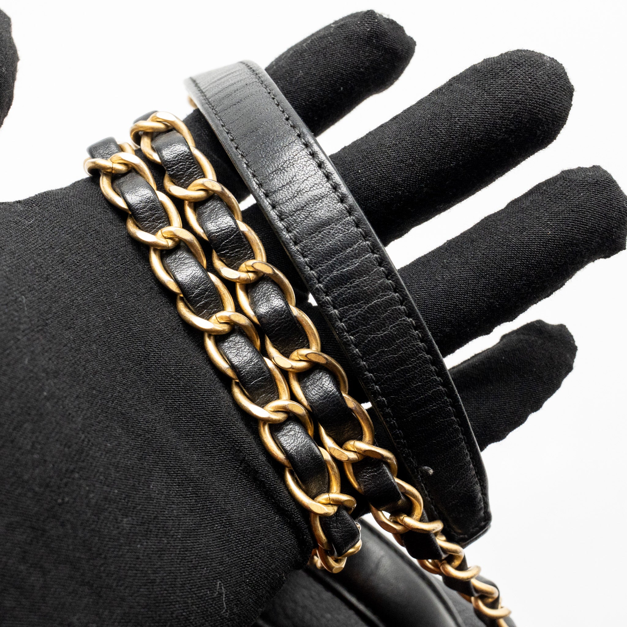 chanel-cc-filigree-vanity-caviar-black-ghw