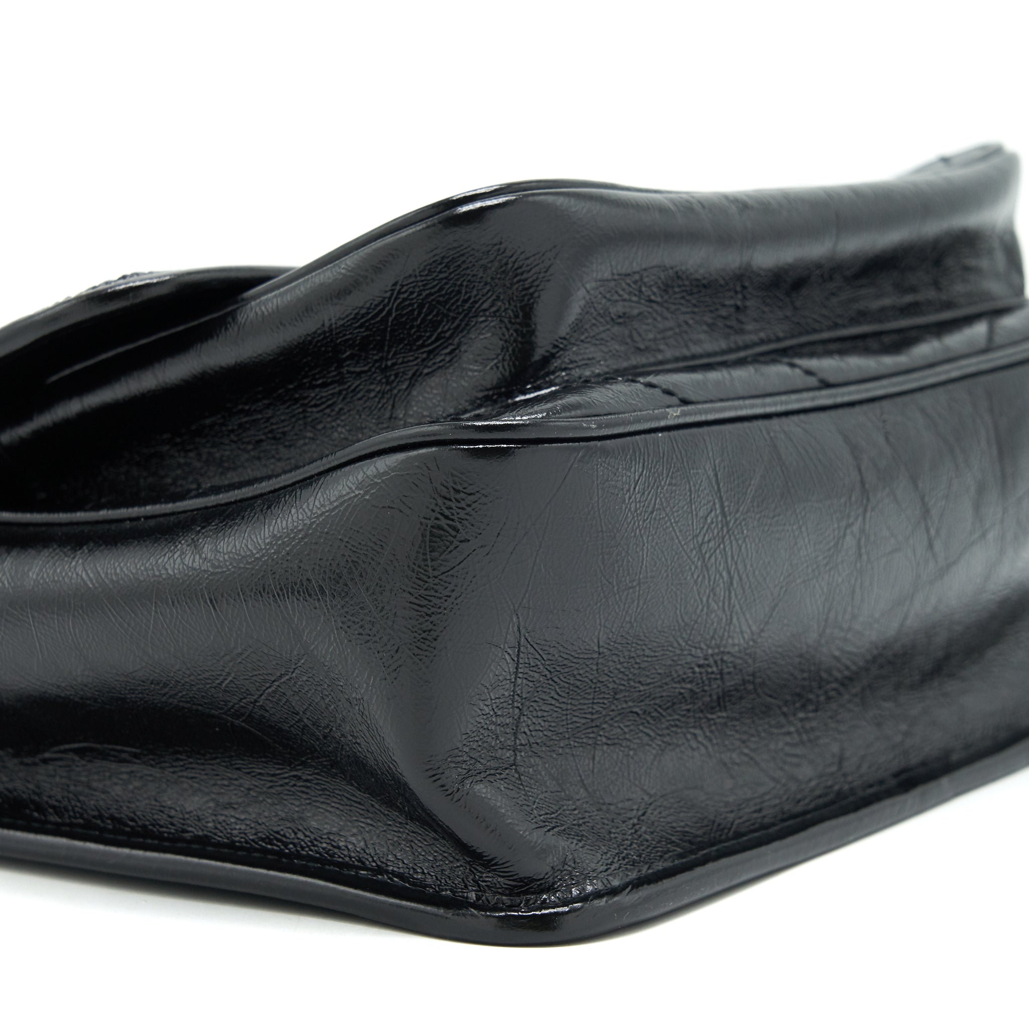 saint-laurent-ysl-niki-baby-bag-black-with-black-hardware