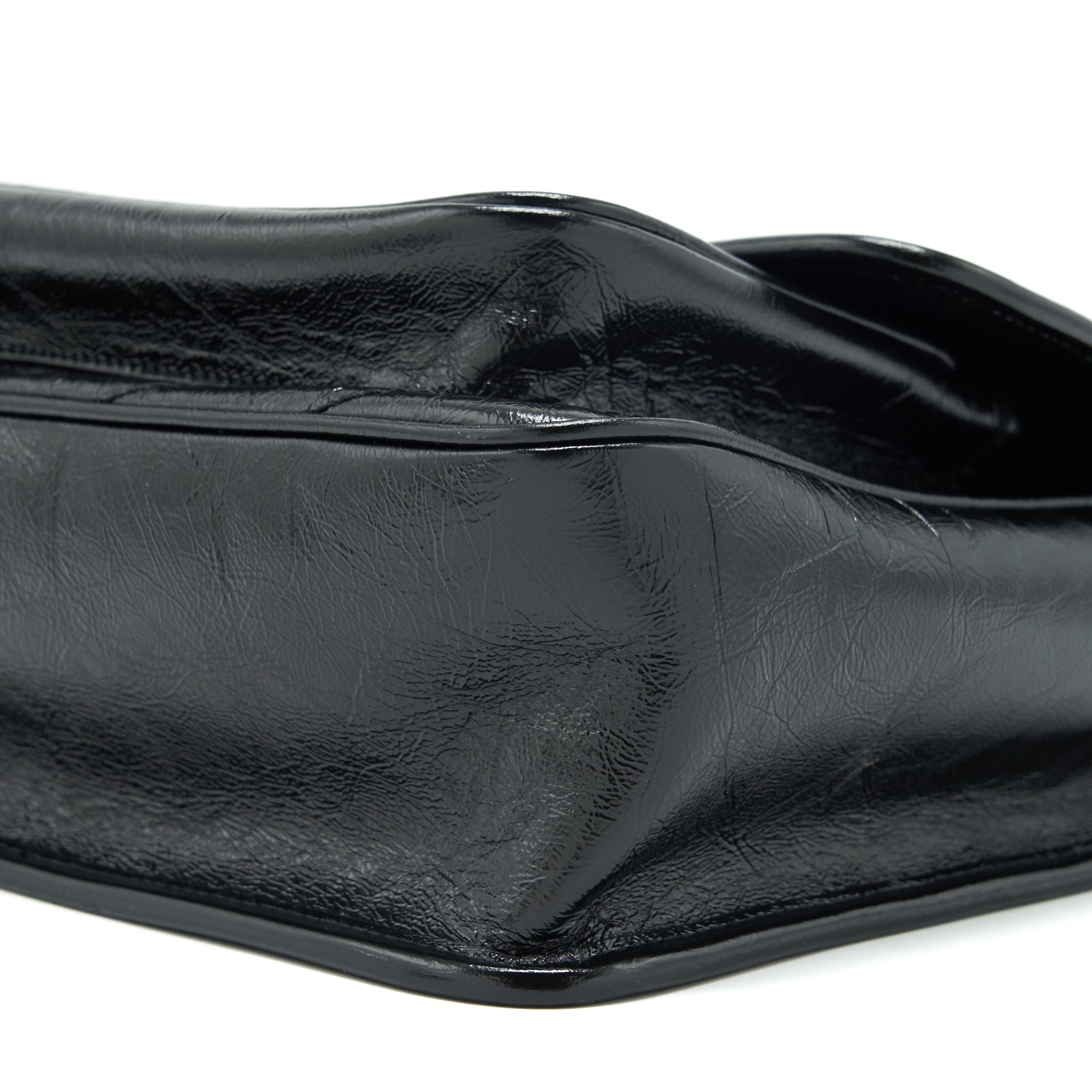 saint-laurent-ysl-niki-baby-bag-black-with-black-hardware