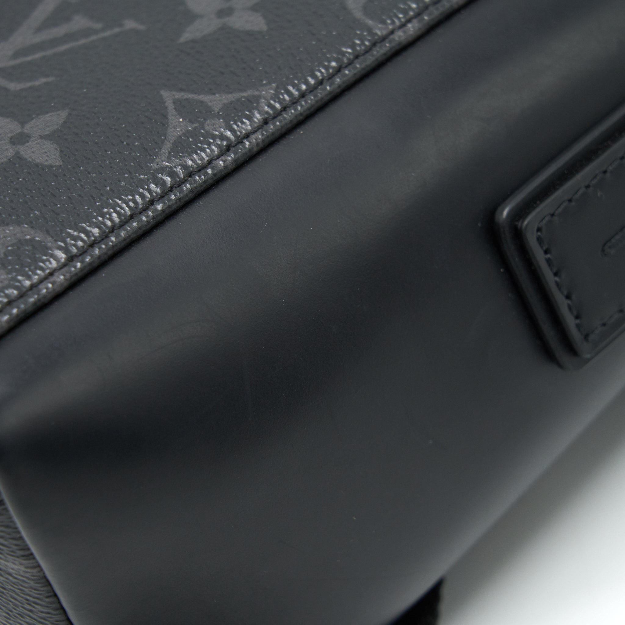louis-vuitton-messenger-pm-voyager-monogram