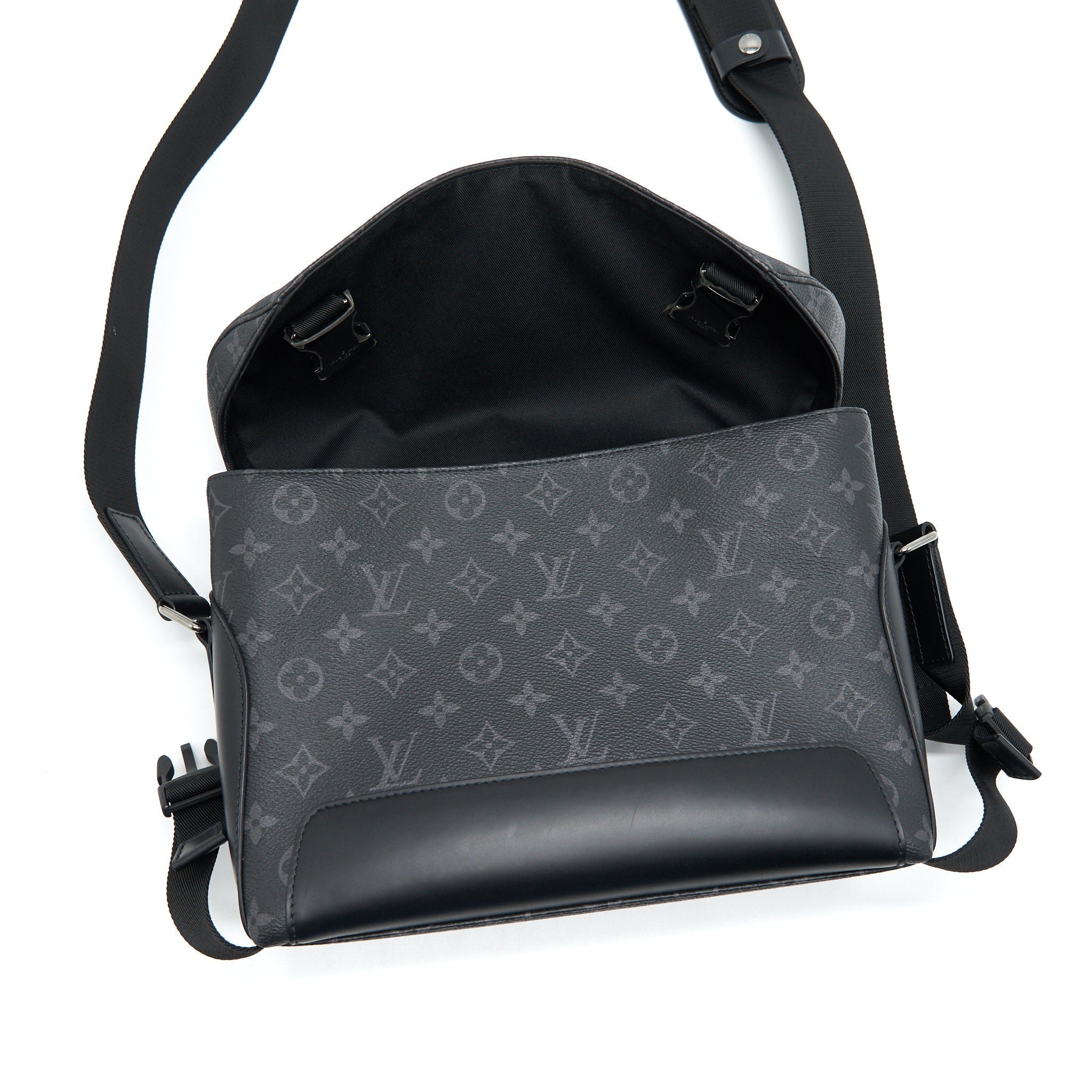 louis-vuitton-messenger-pm-voyager-monogram