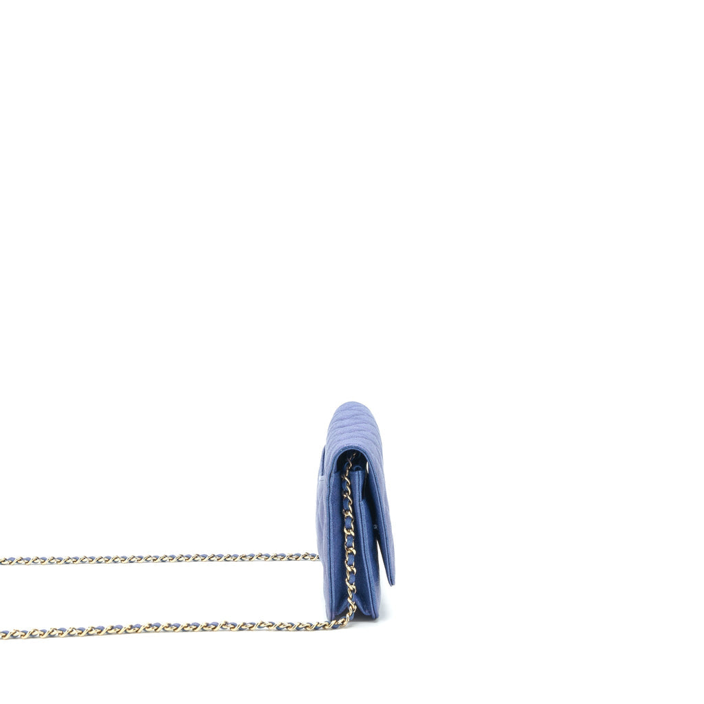 chanel-classic-wallet-on-chain-caviar-iridescent-blue-lghw
