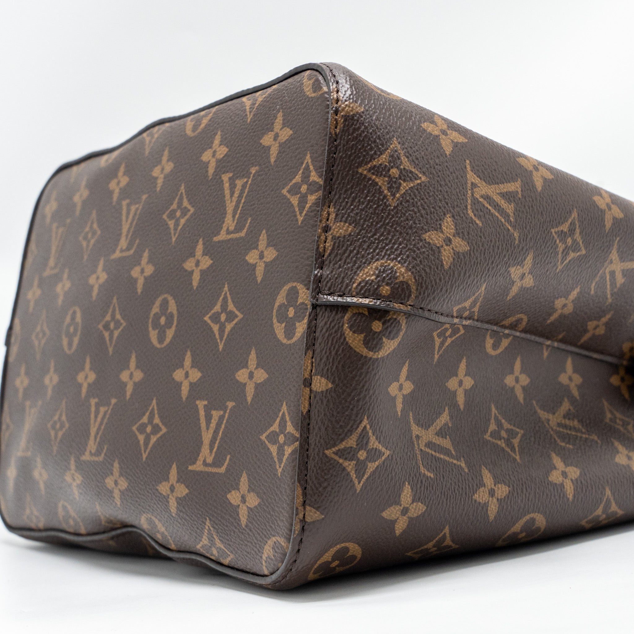 louis-vuitton-neo-noe-monogram-canvas-black-ghw-3