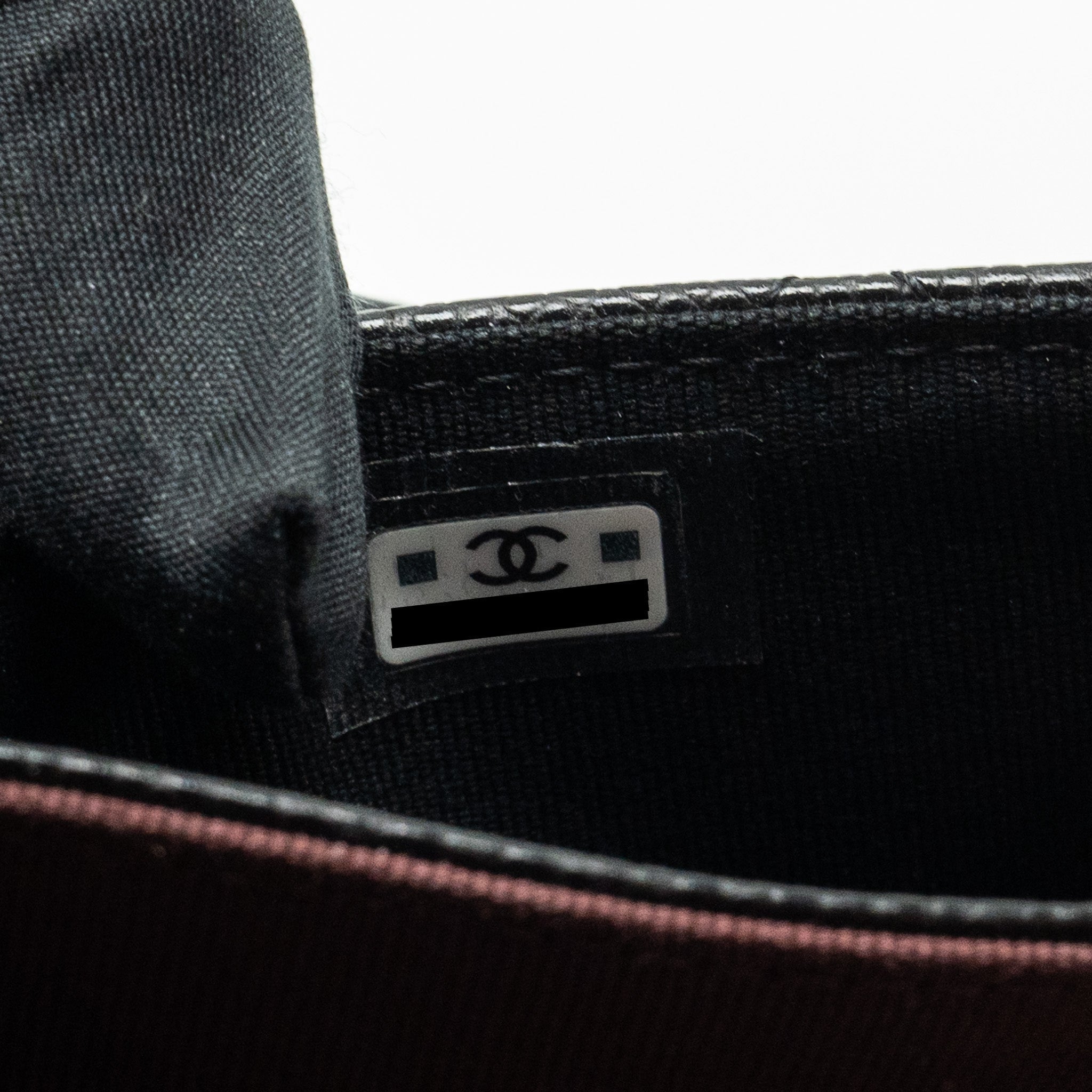 chanel-classic-flap-card-holder-caviar-black-ghw-microchip-12