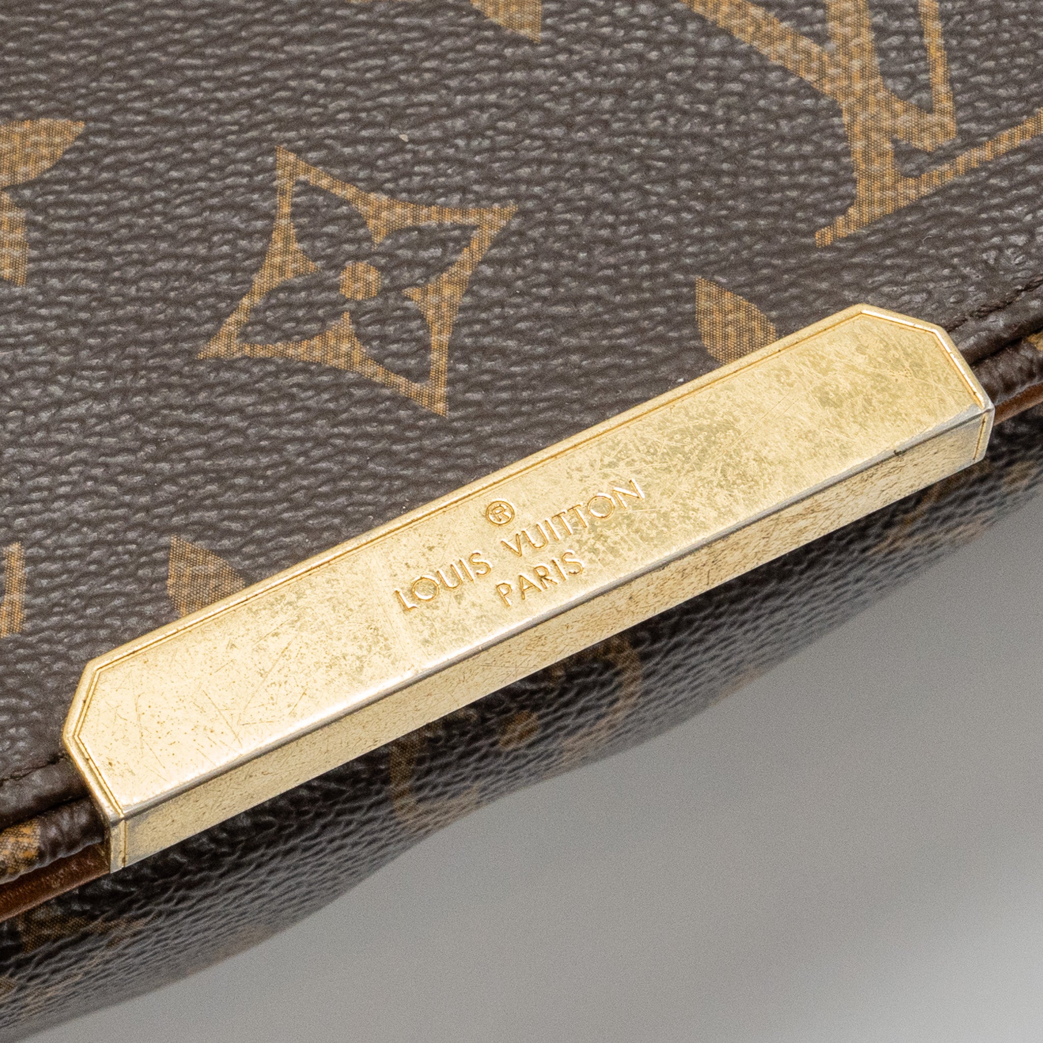 louis-vuitton-men-s-messenger-bag-monogram-ghw