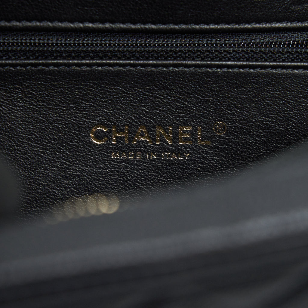 chanel-cavia-leather-vanity-bag-black-ghw