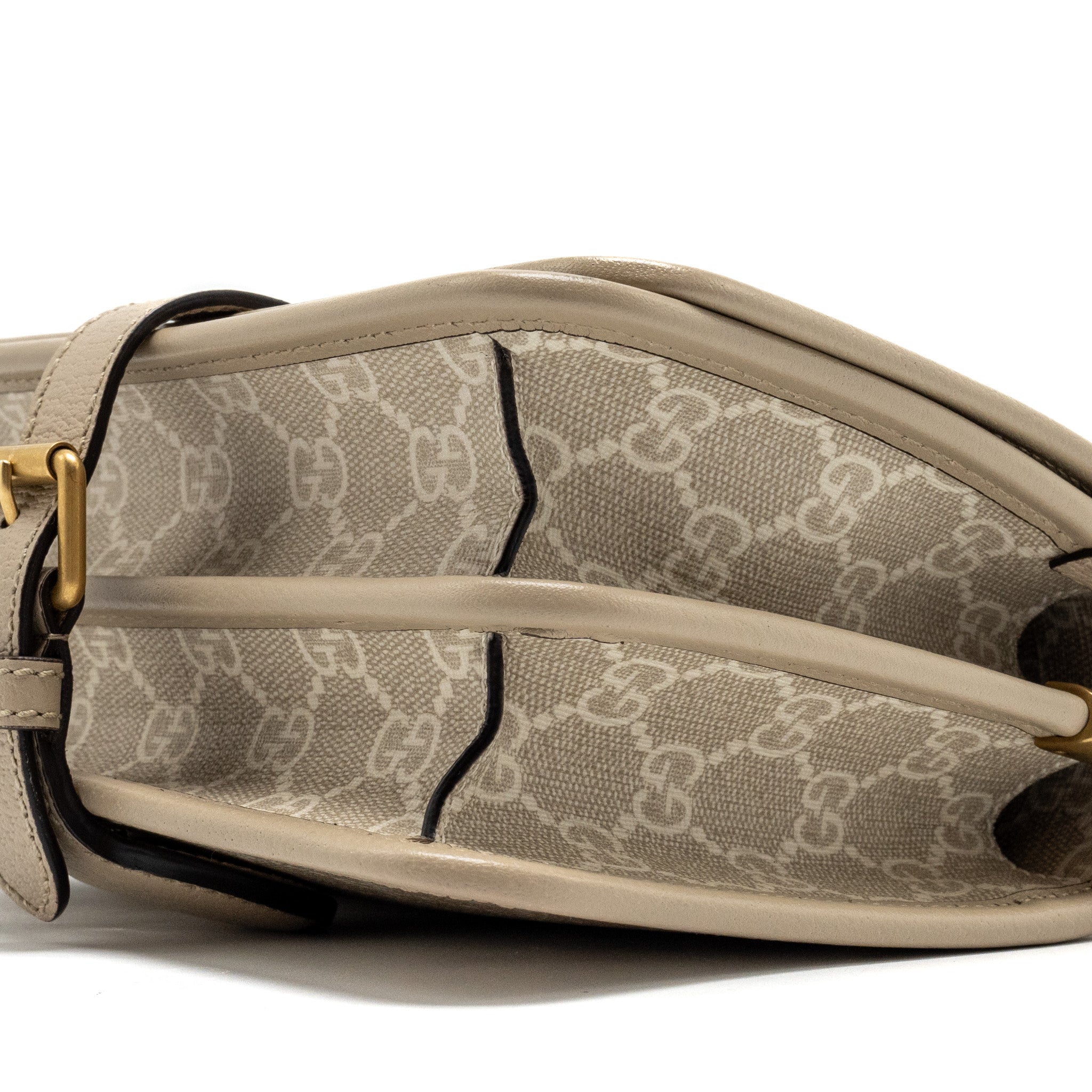 gucci-interlock-gg-logo-crossbody-messanger-bag-canvas-calfskin-light-grey-ghw