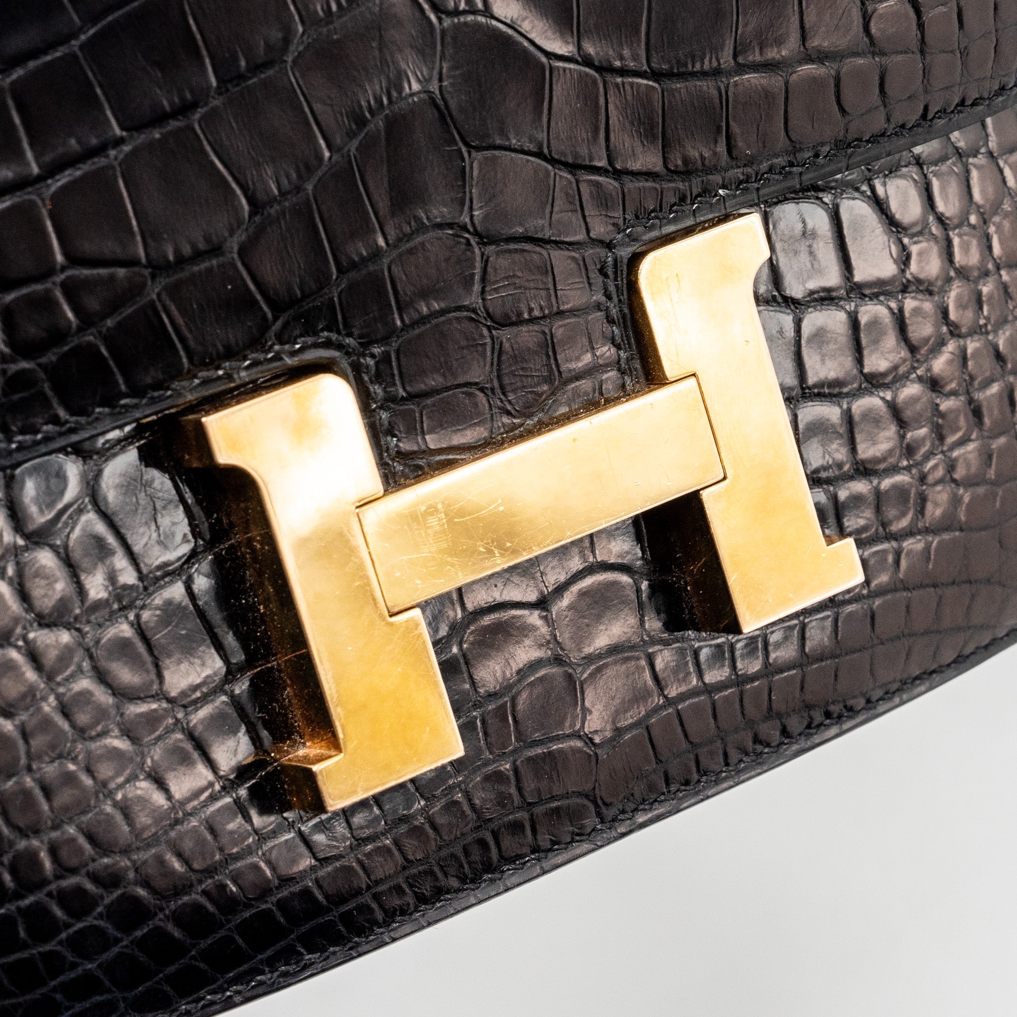 hermes-mini-constance-alligator-mississippiensis-shiny-black-ghw-stamp-x