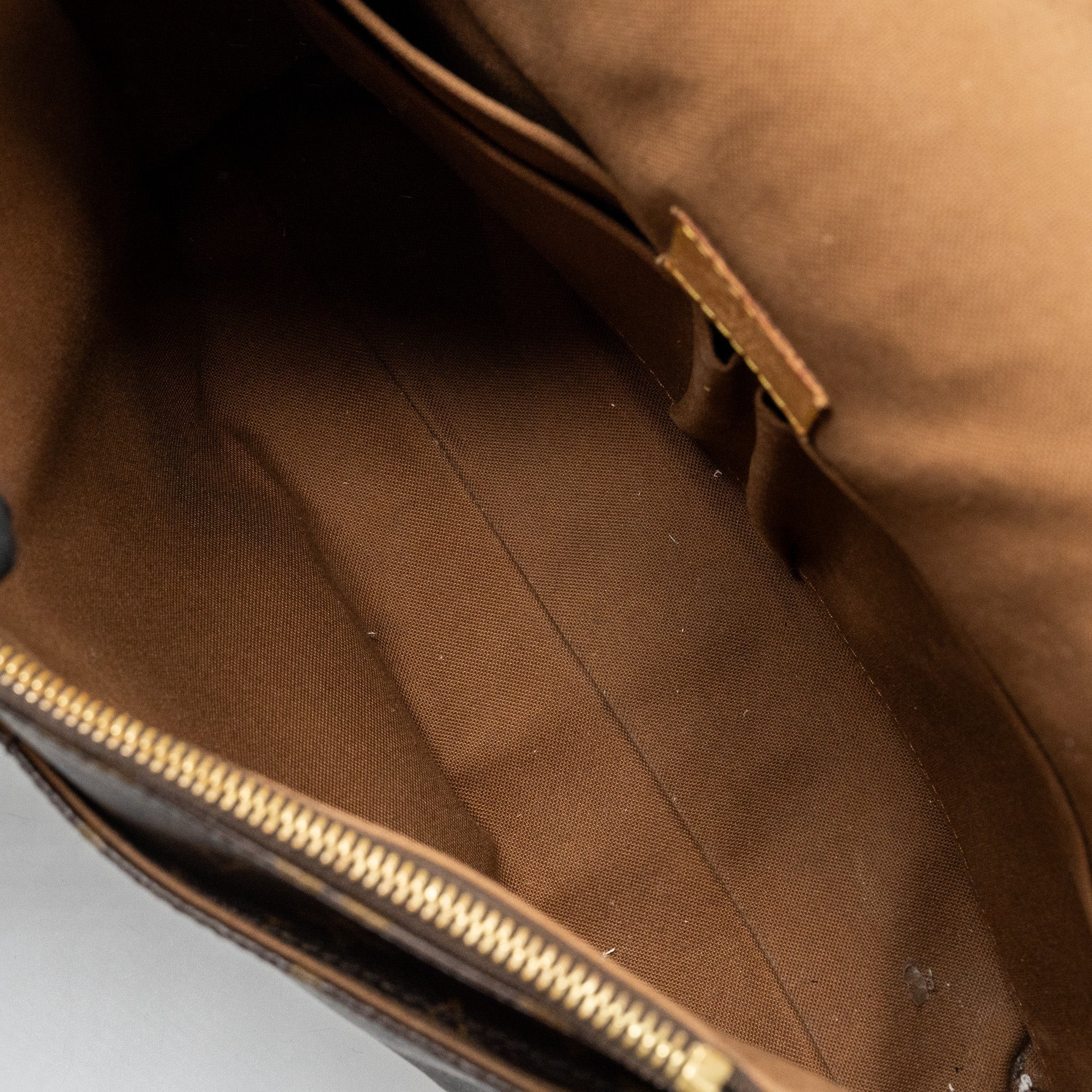 louis-vuitton-men-s-messenger-bag-monogram-ghw