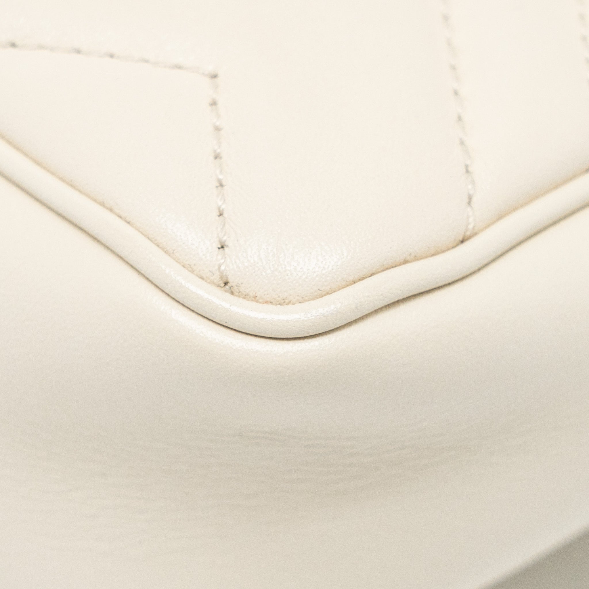 gucci-gg-marmont-super-mini-calfskin-white-ghw-1