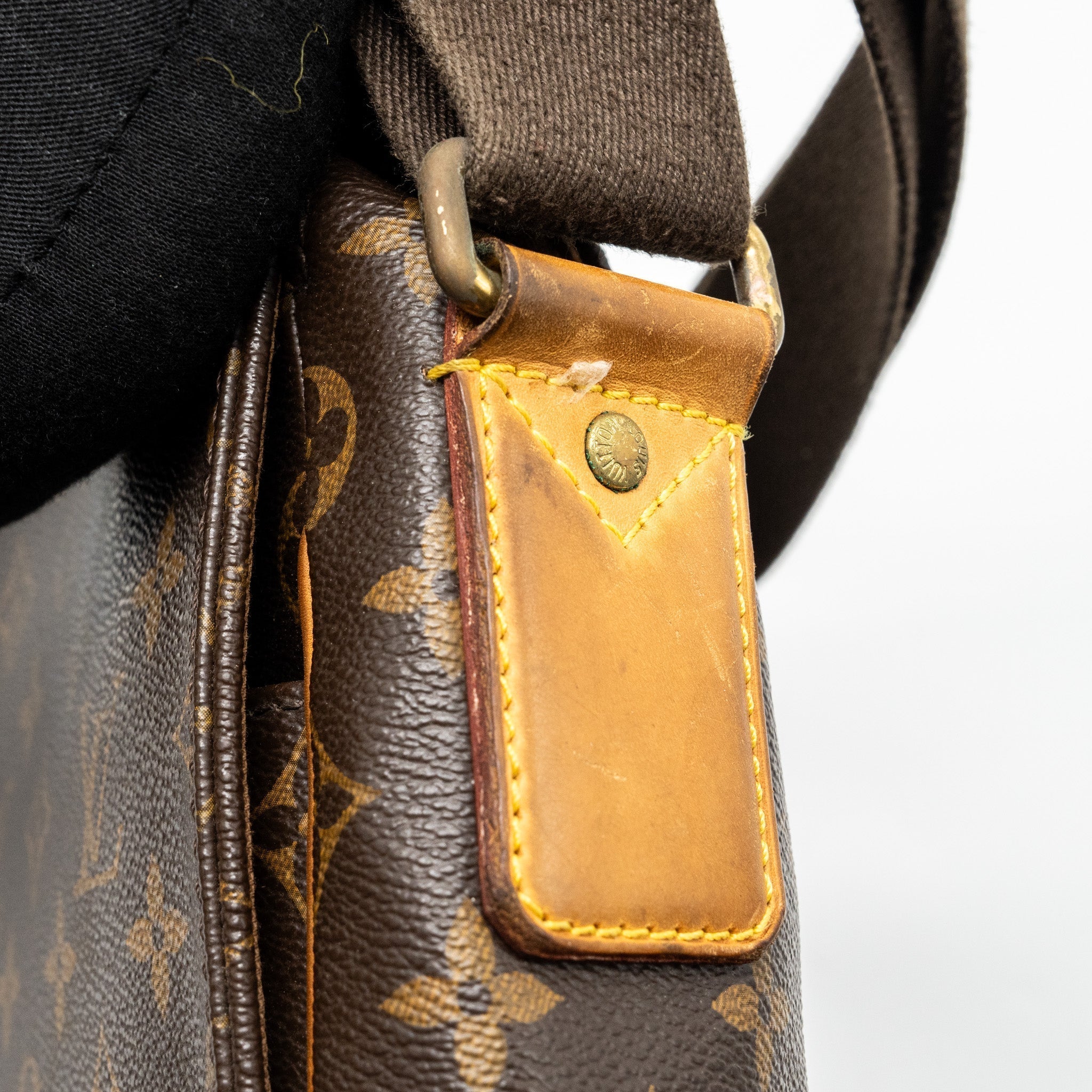 louis-vuitton-men-s-messenger-bag-monogram-ghw