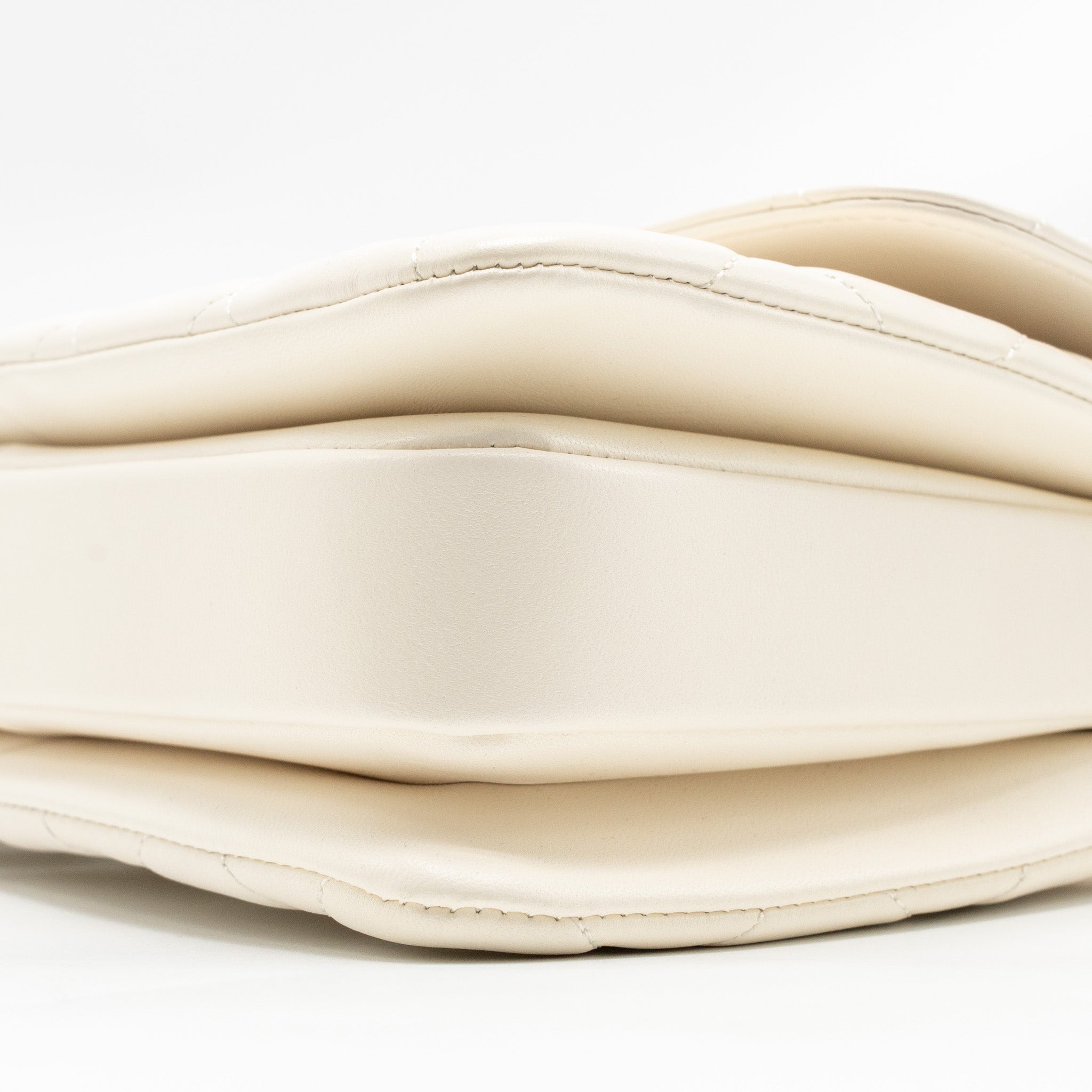 chanel-top-handle-trendy-cc-flap-bag-lambskin-white-rghwmicrochip