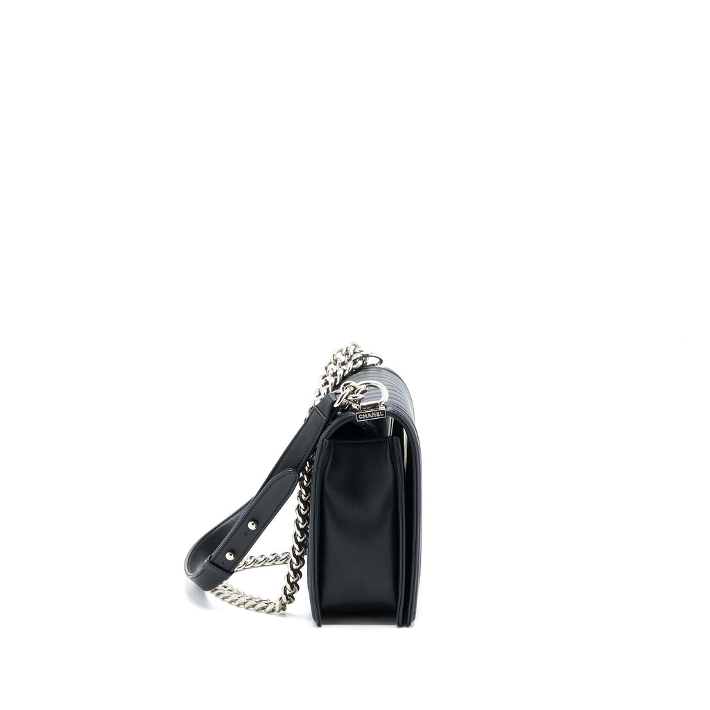 chanel-new-medium-boy-bag-chevron-lambskin-black-shw