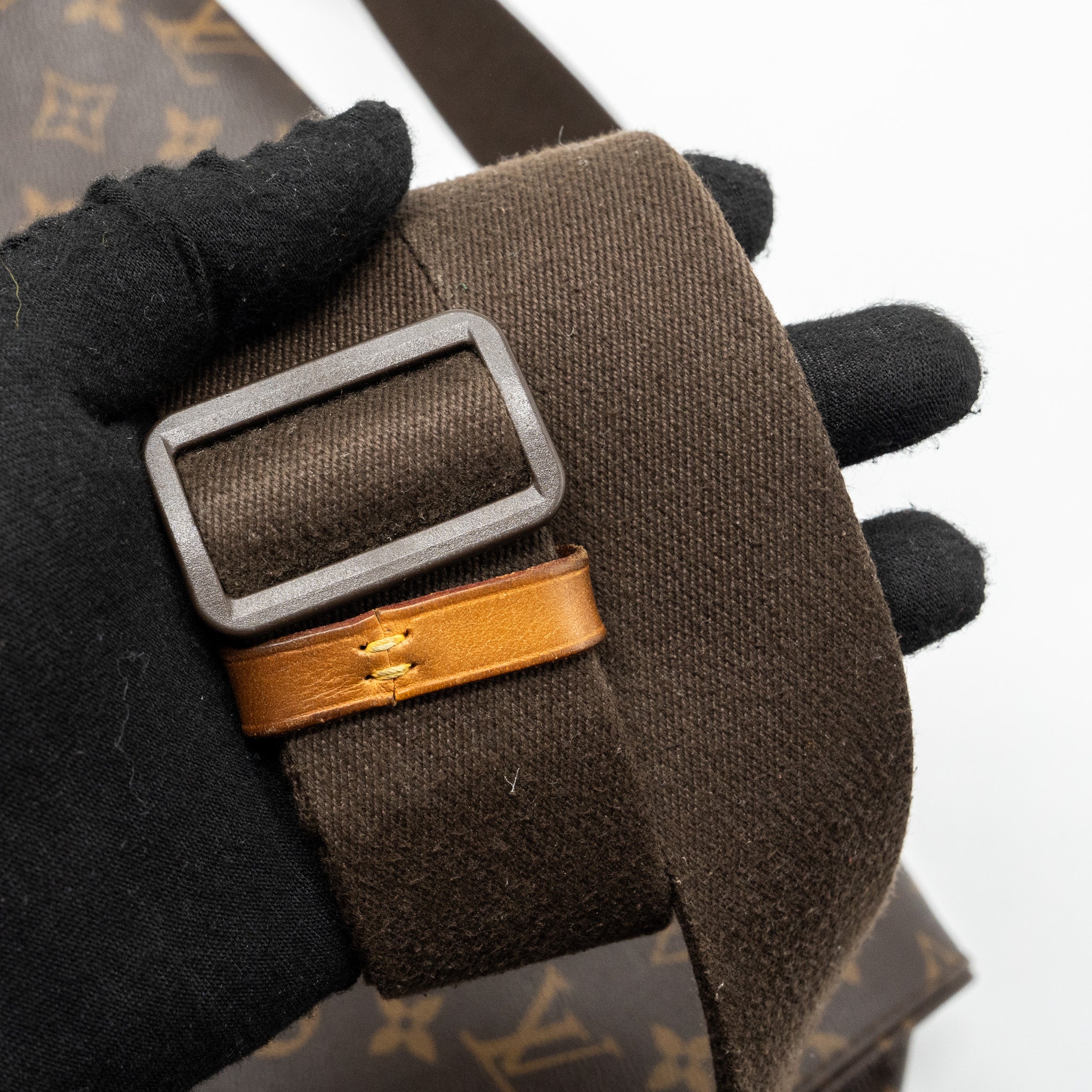 louis-vuitton-men-s-messenger-bag-monogram-ghw