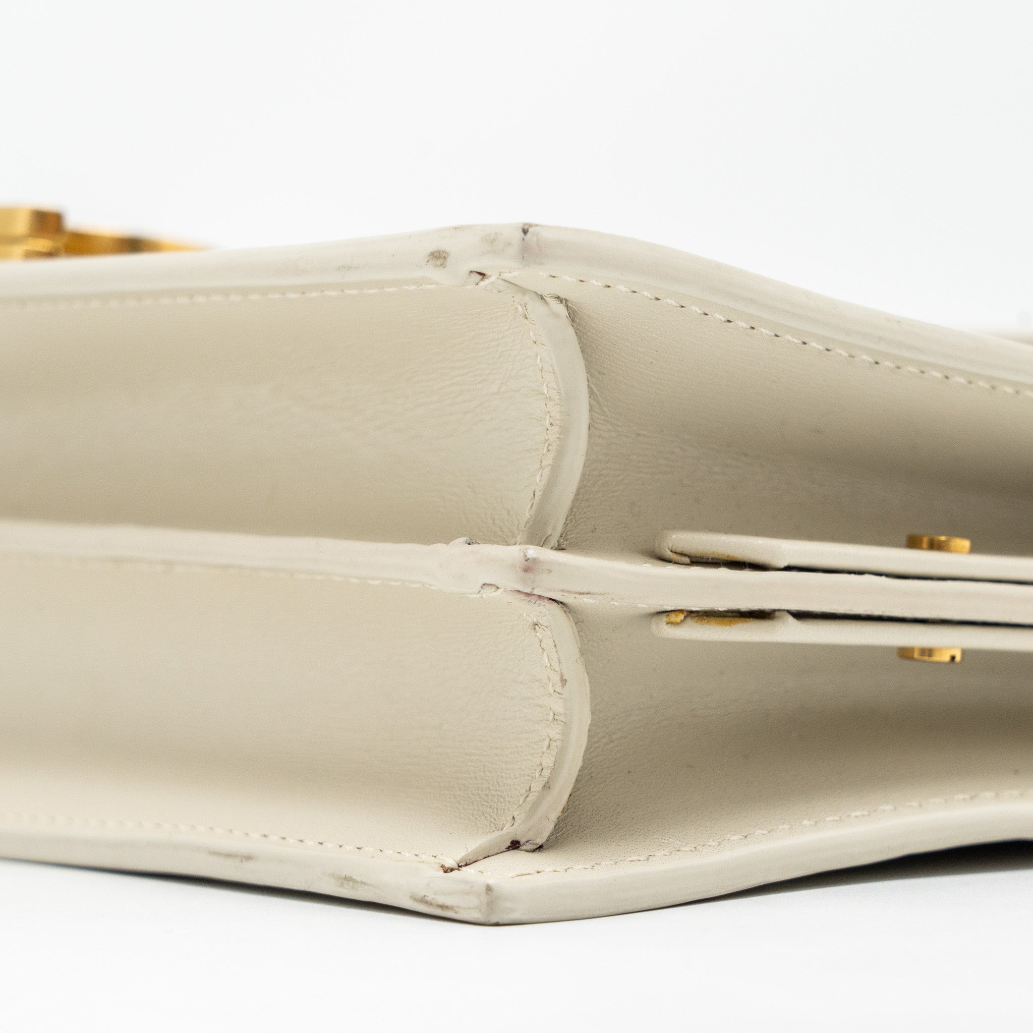 saint-laurent-ysl-cassandra-chain-wallet-calfskin-white-ghw