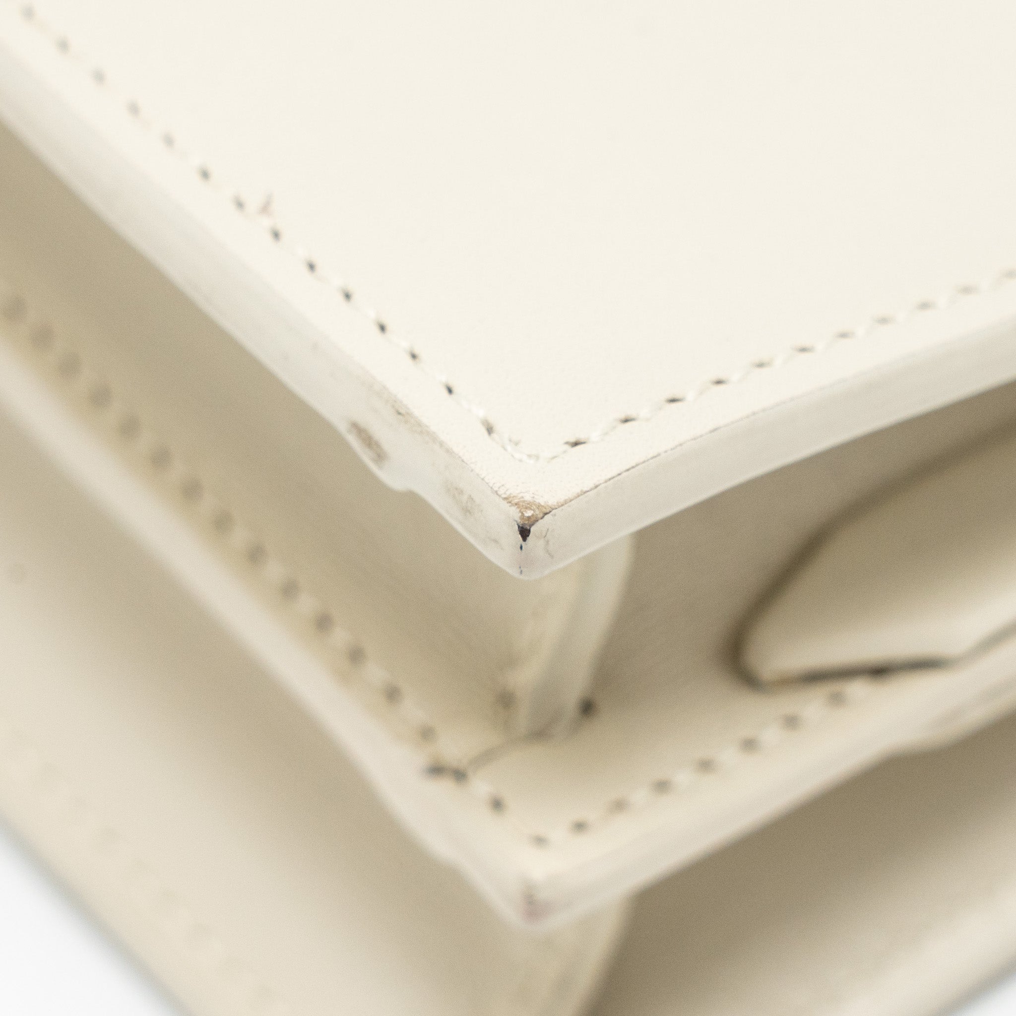 saint-laurent-ysl-cassandra-chain-wallet-calfskin-white-ghw