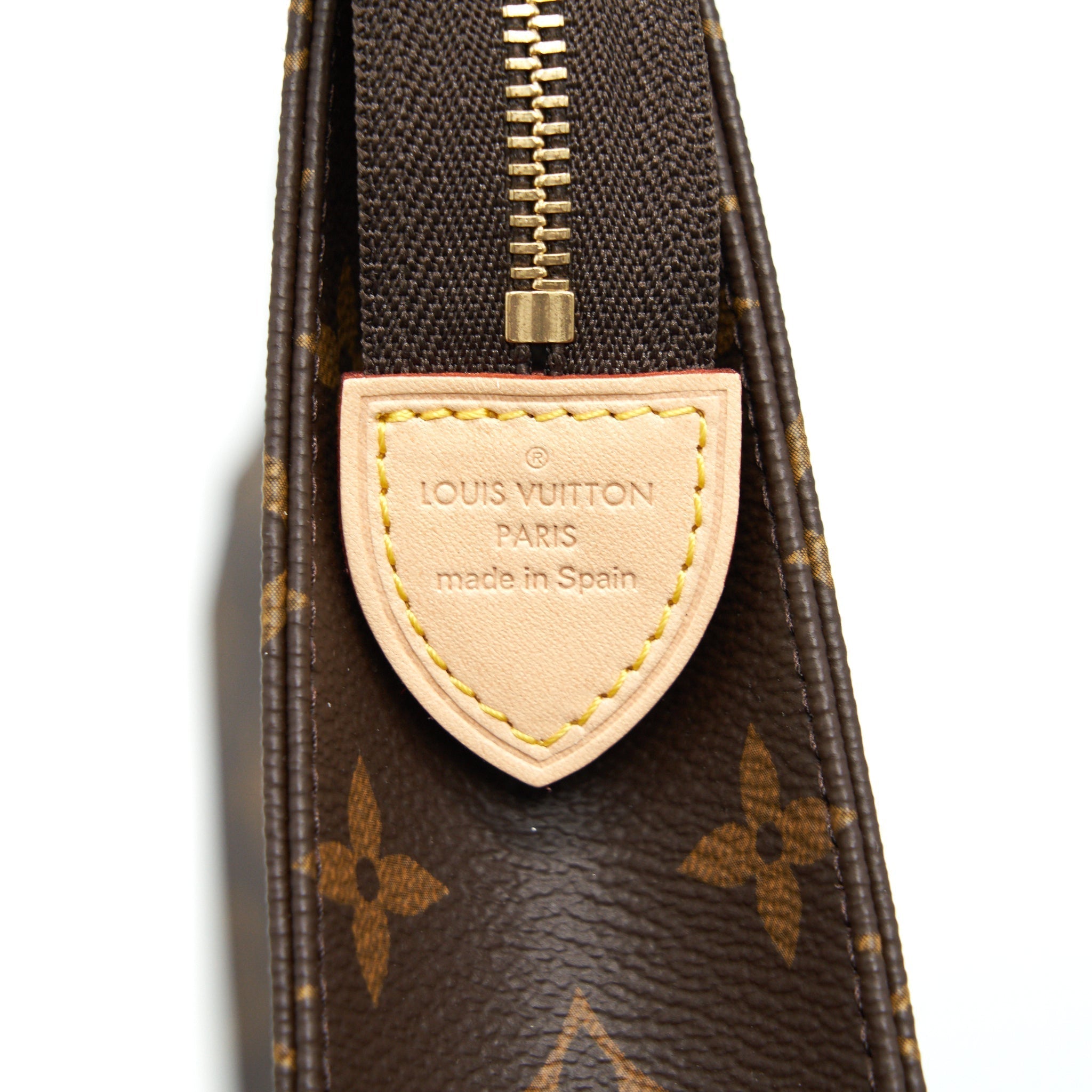 louis-vuitton-toiletry-pochette-26-monogram-canvas