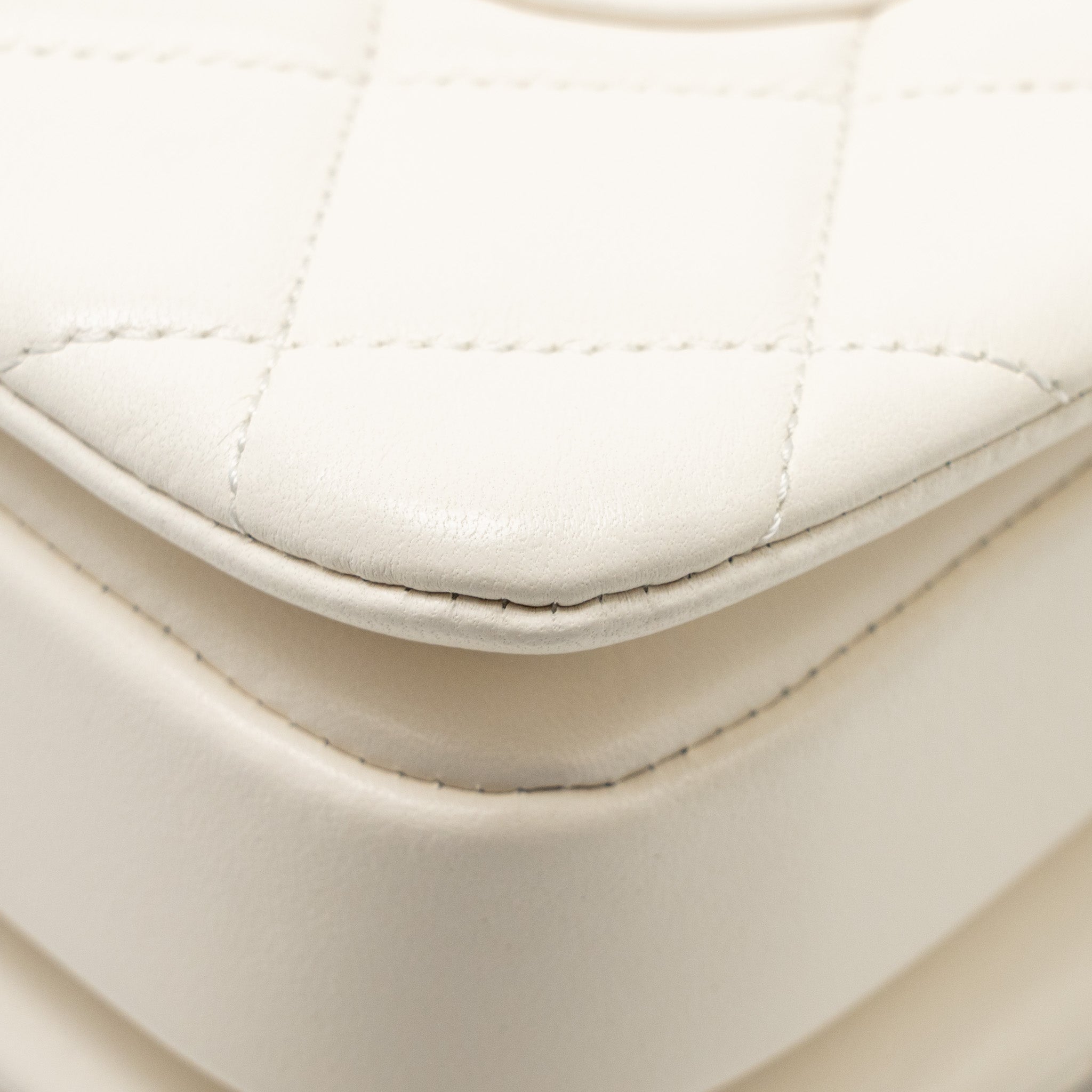 chanel-top-handle-trendy-cc-flap-bag-lambskin-white-rghwmicrochip