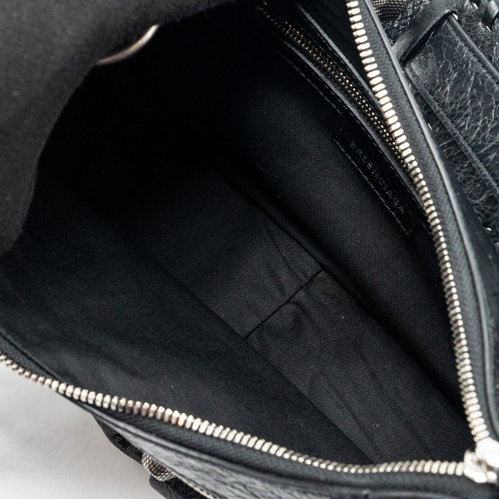 balenciaga-le-cargole-small-shoulder-bag-lambskin-black-shw
