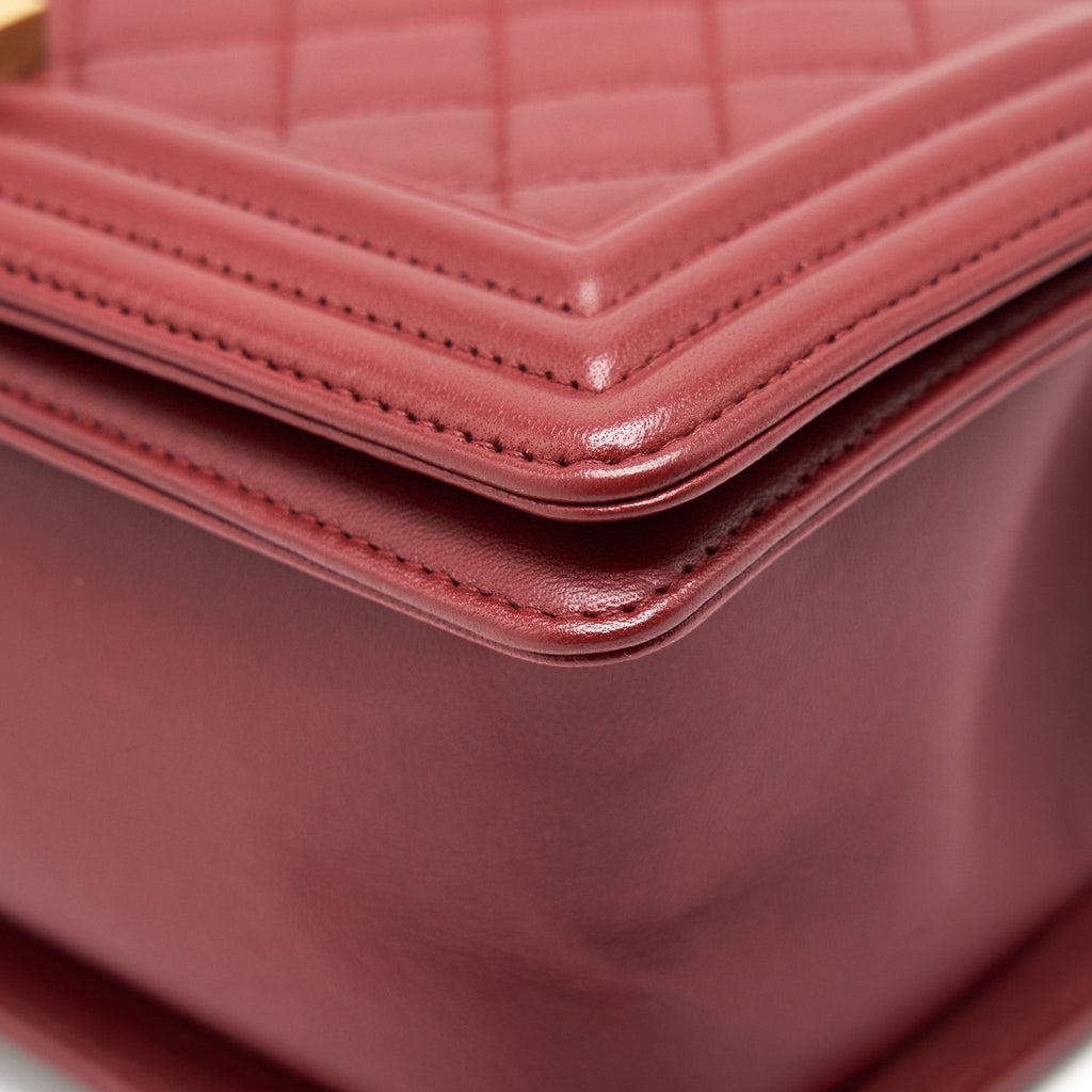 chanel-medium-boy-bag-lambskin-burgundy-red-ghw