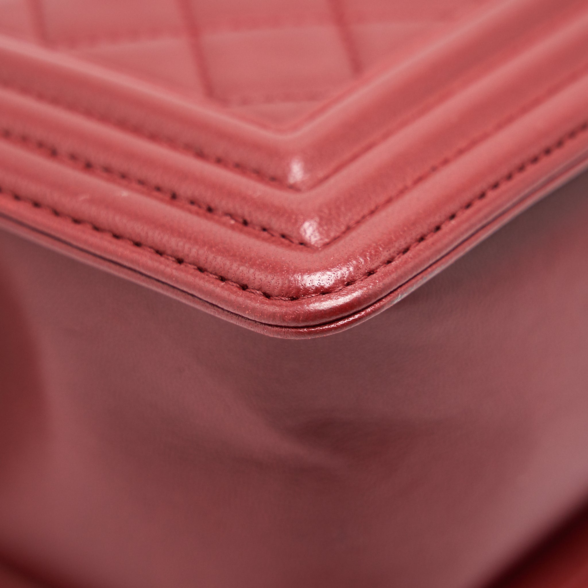 chanel-medium-boy-bag-lambskin-burgundy-red-ghw