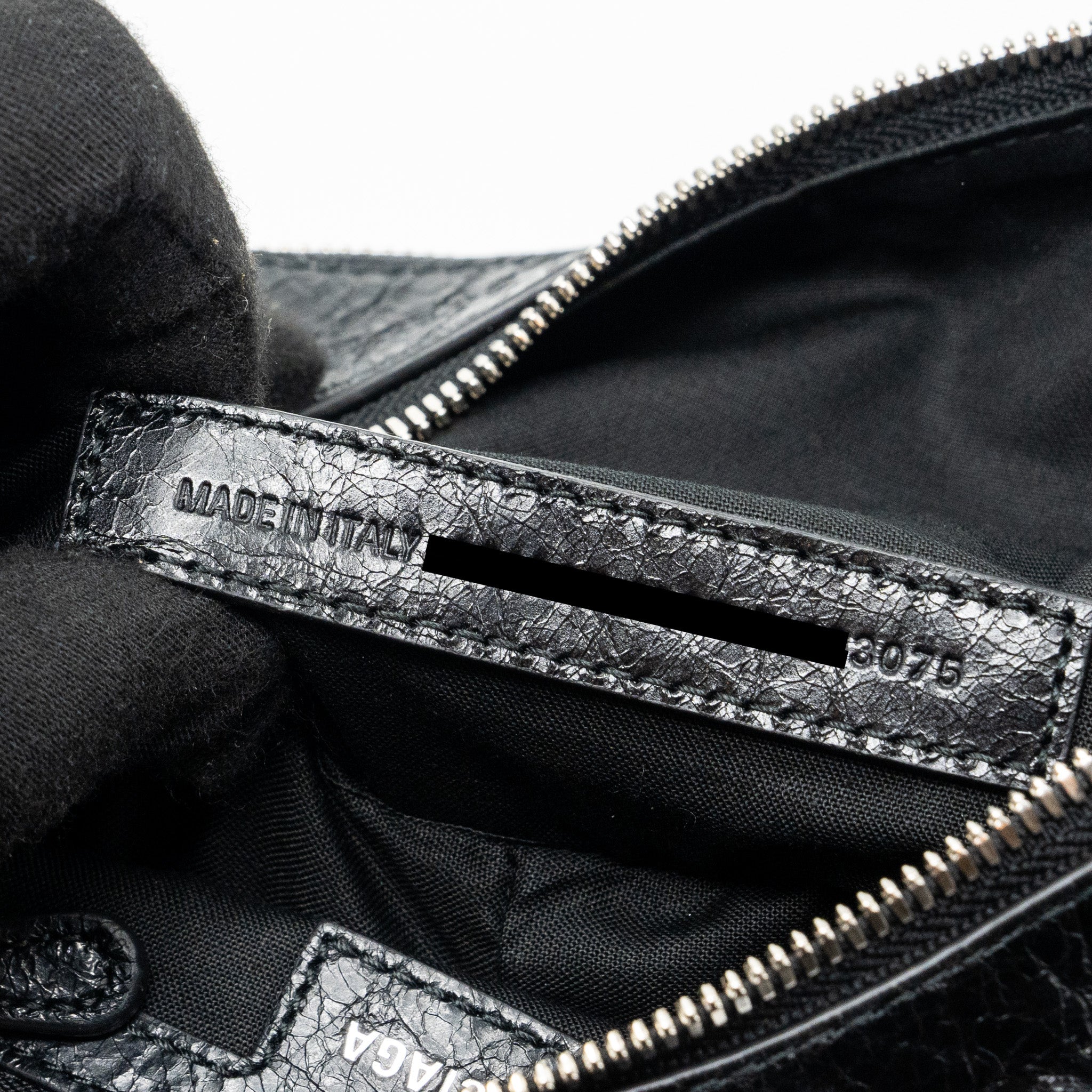 balenciaga-le-cargole-small-shoulder-bag-lambskin-black-shw