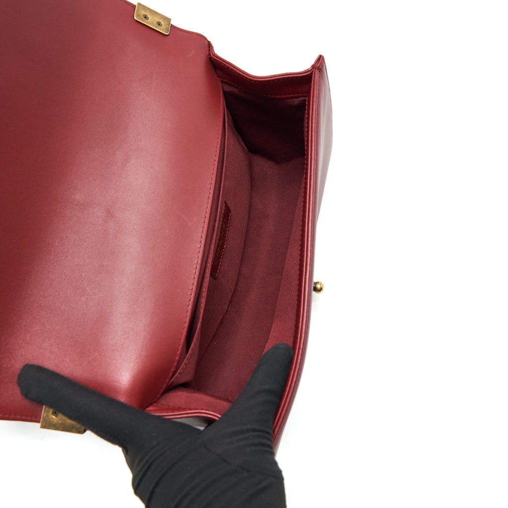 chanel-medium-boy-bag-lambskin-burgundy-red-ghw