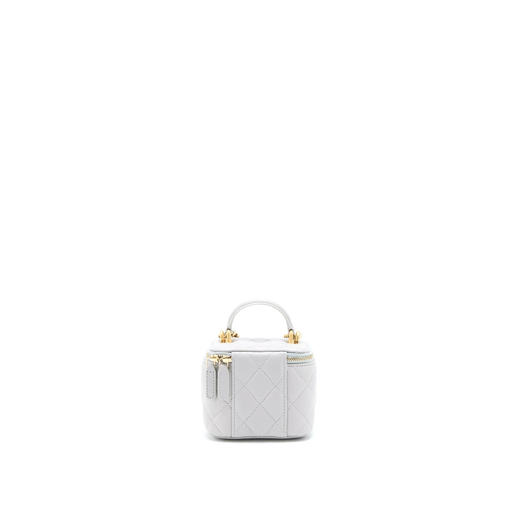 chanel-21a-top-handle-mini-vanity-with-chain-lambskin-light-grey-ghw