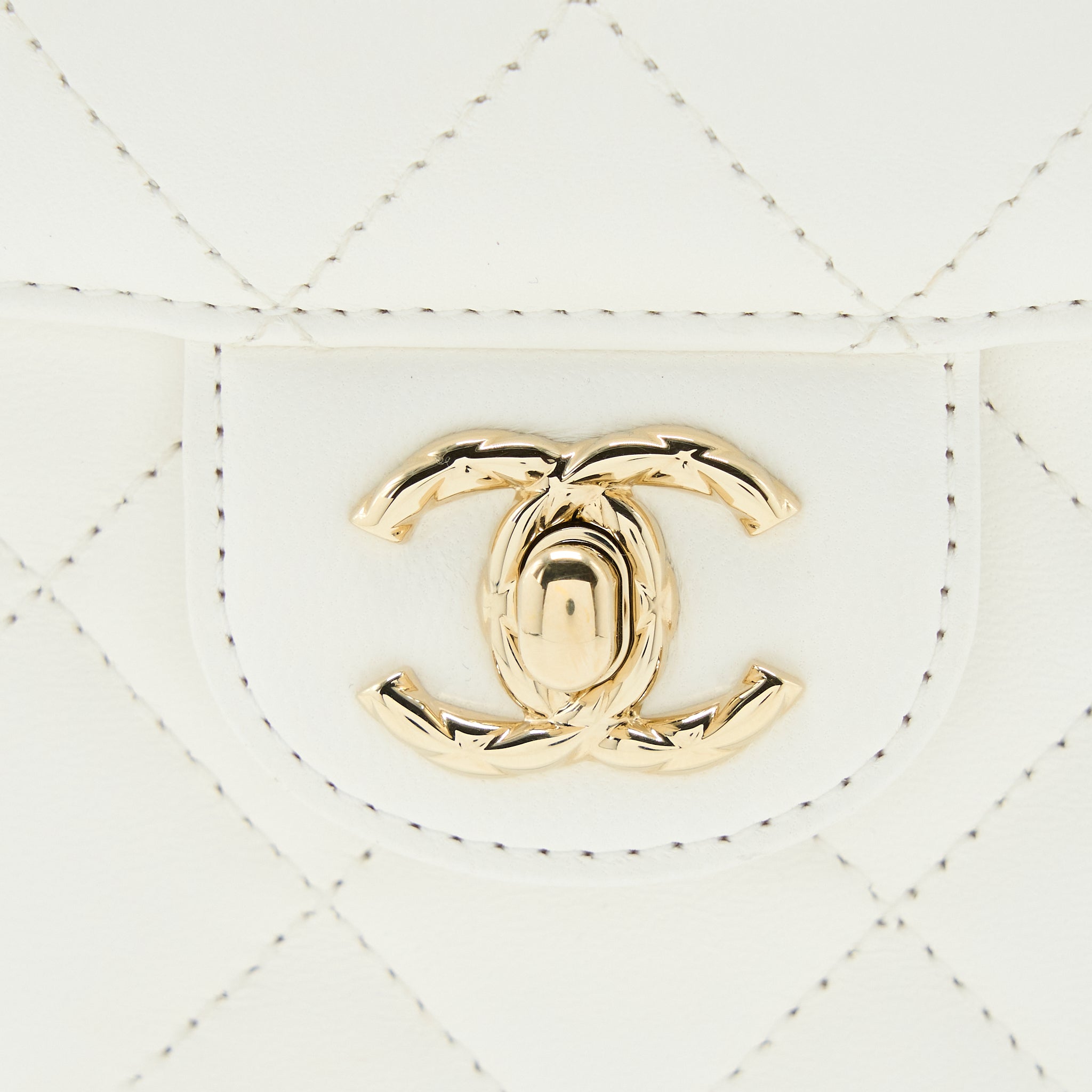 chanel-small-vanity-case-lambskin-white-lghw-microchip