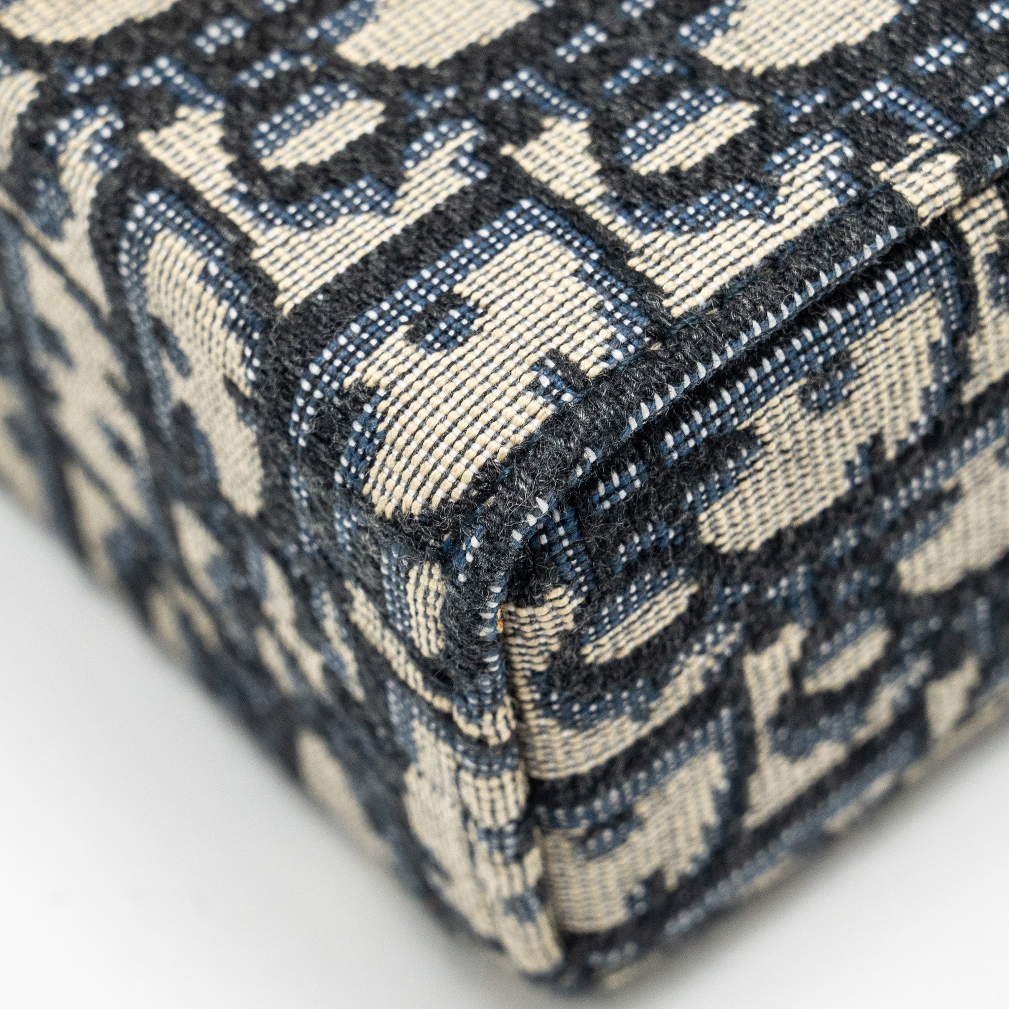 dior-30-montaigne-box-blue-oblique-jacquard-ghw-copy