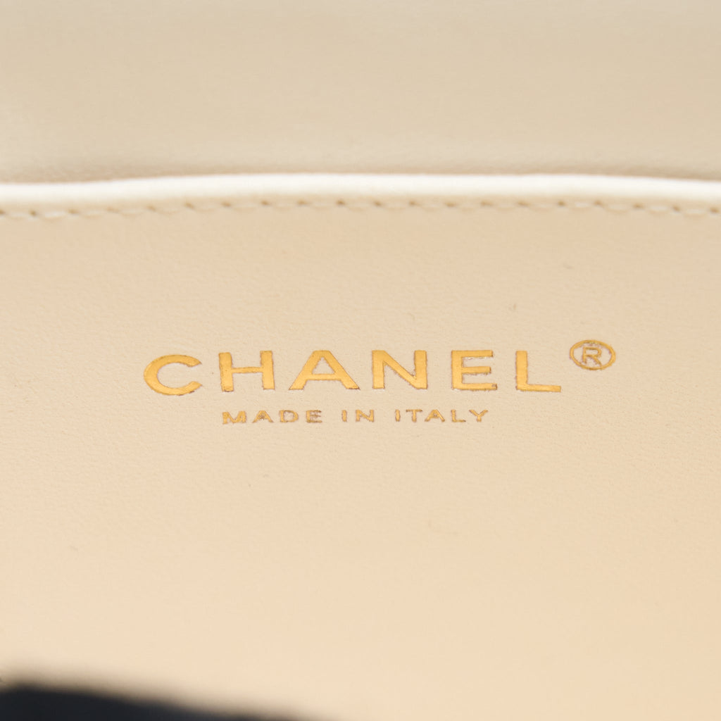 chanel-small-vanity-case-lambskin-white-lghw-microchip